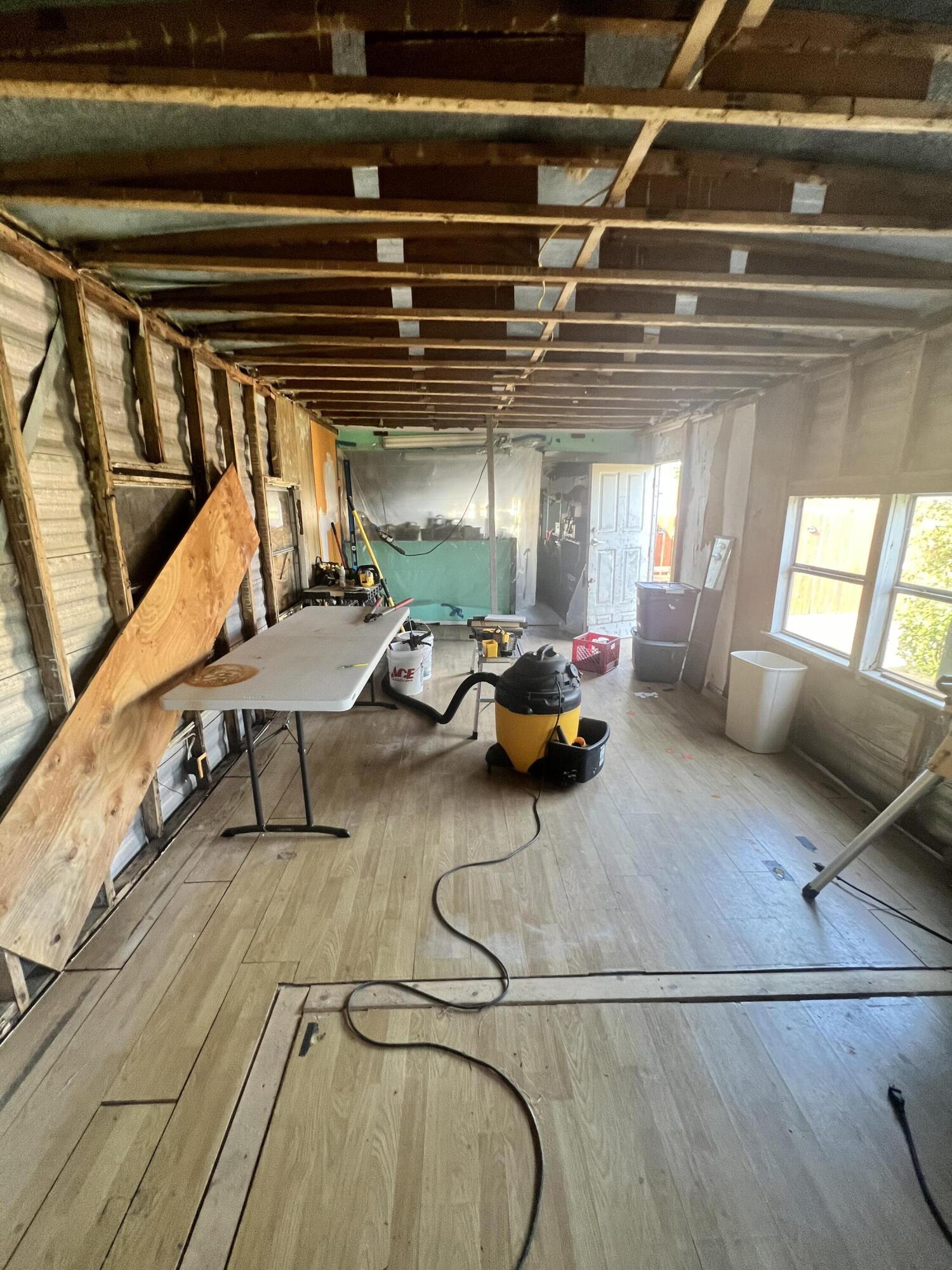 2035 Peninsula Drive