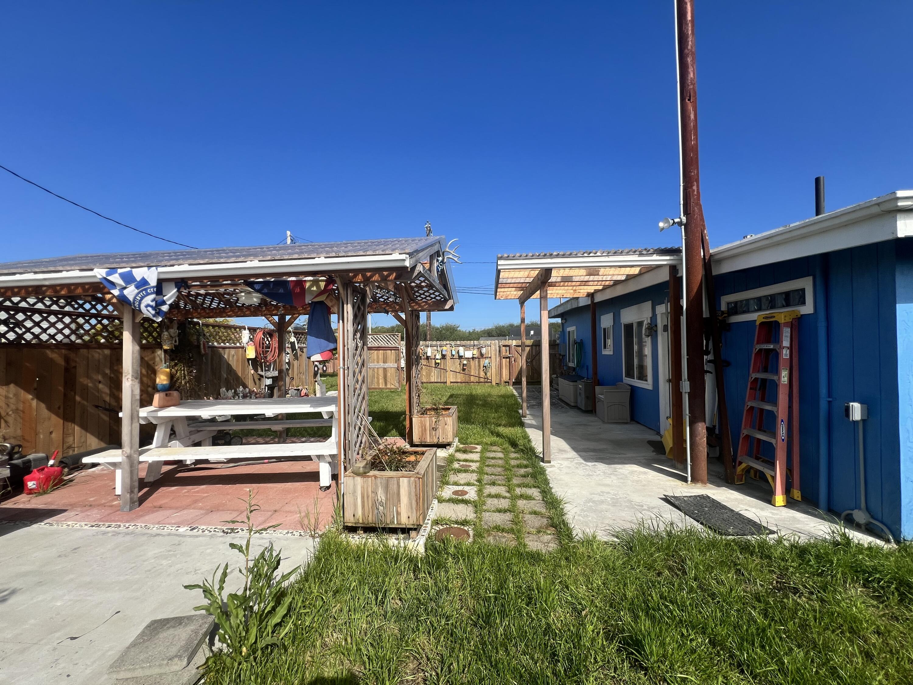 2035 Peninsula Drive