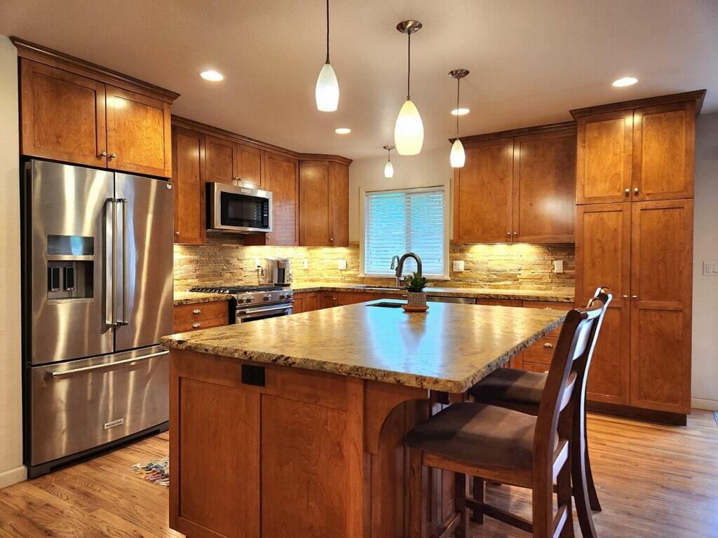 830 Holman Way