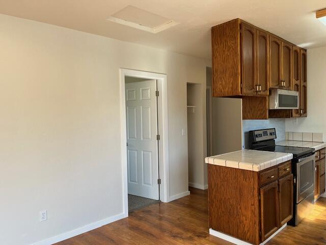5937 Walnut Drive