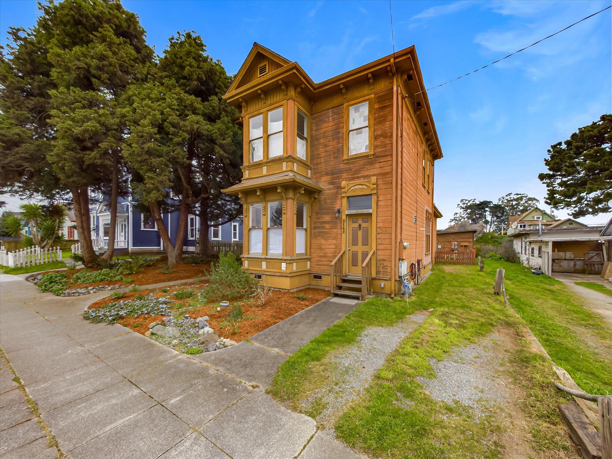 2142 Spring Street