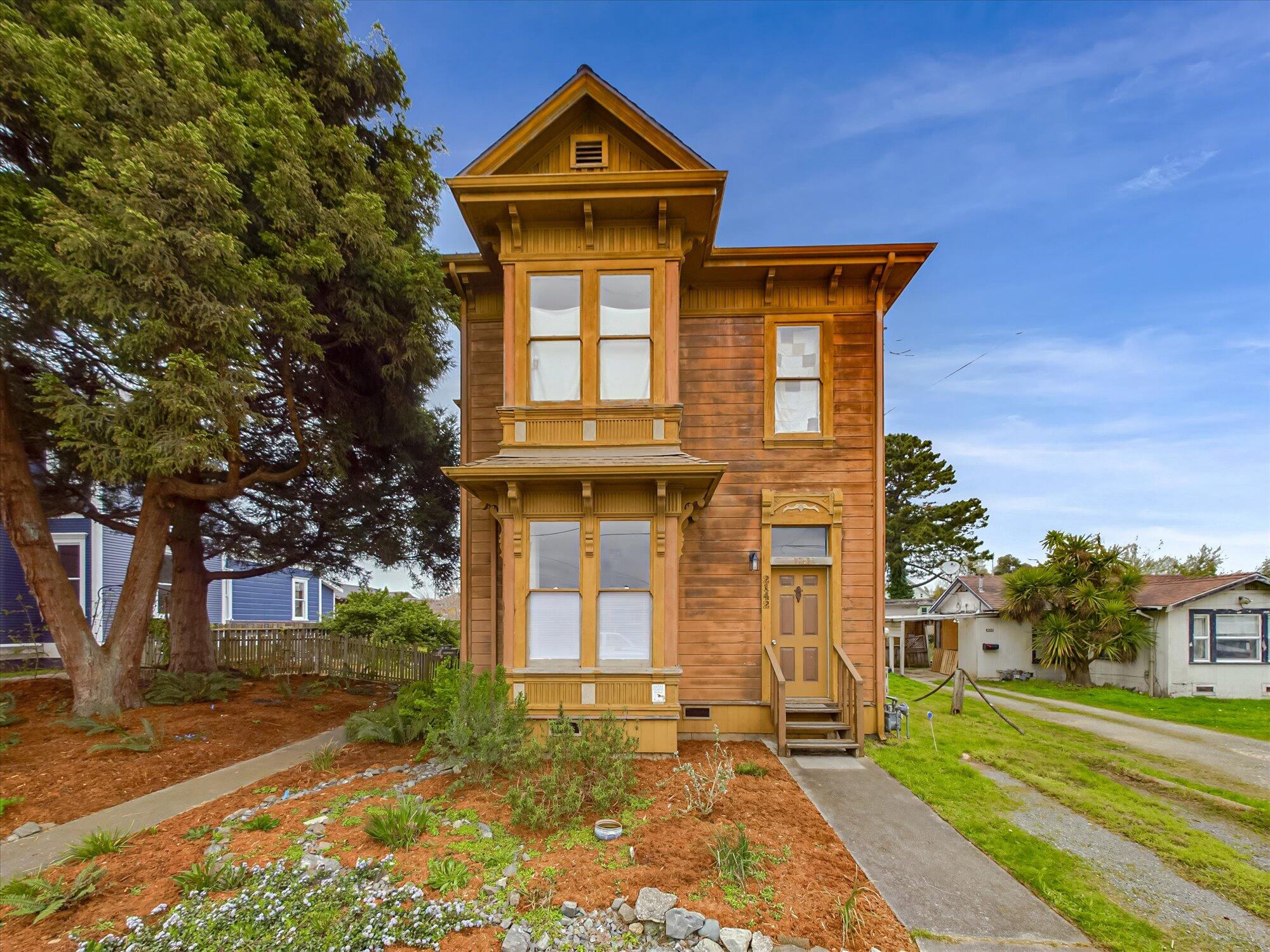 2142 Spring Street