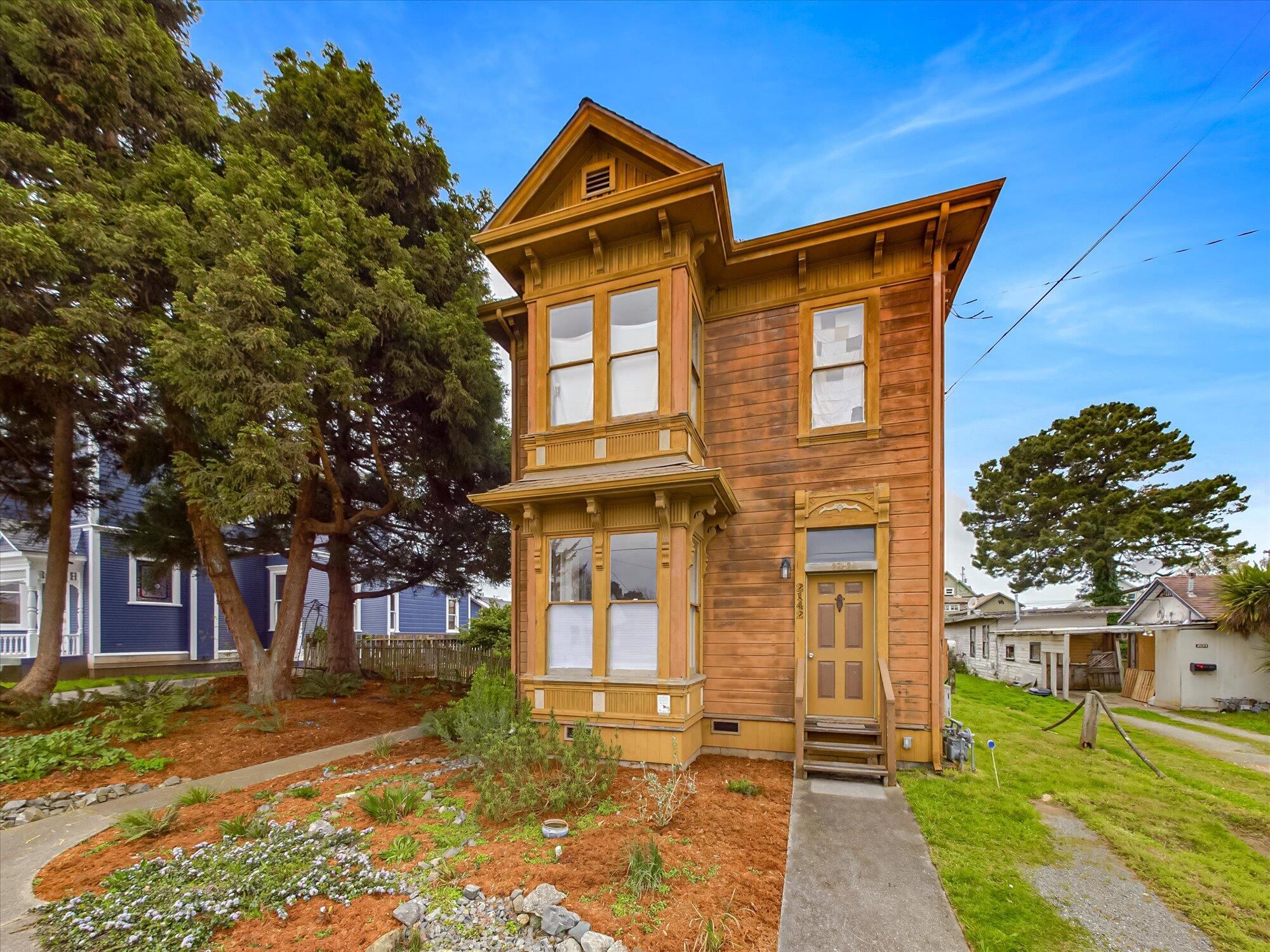 2142 Spring Street