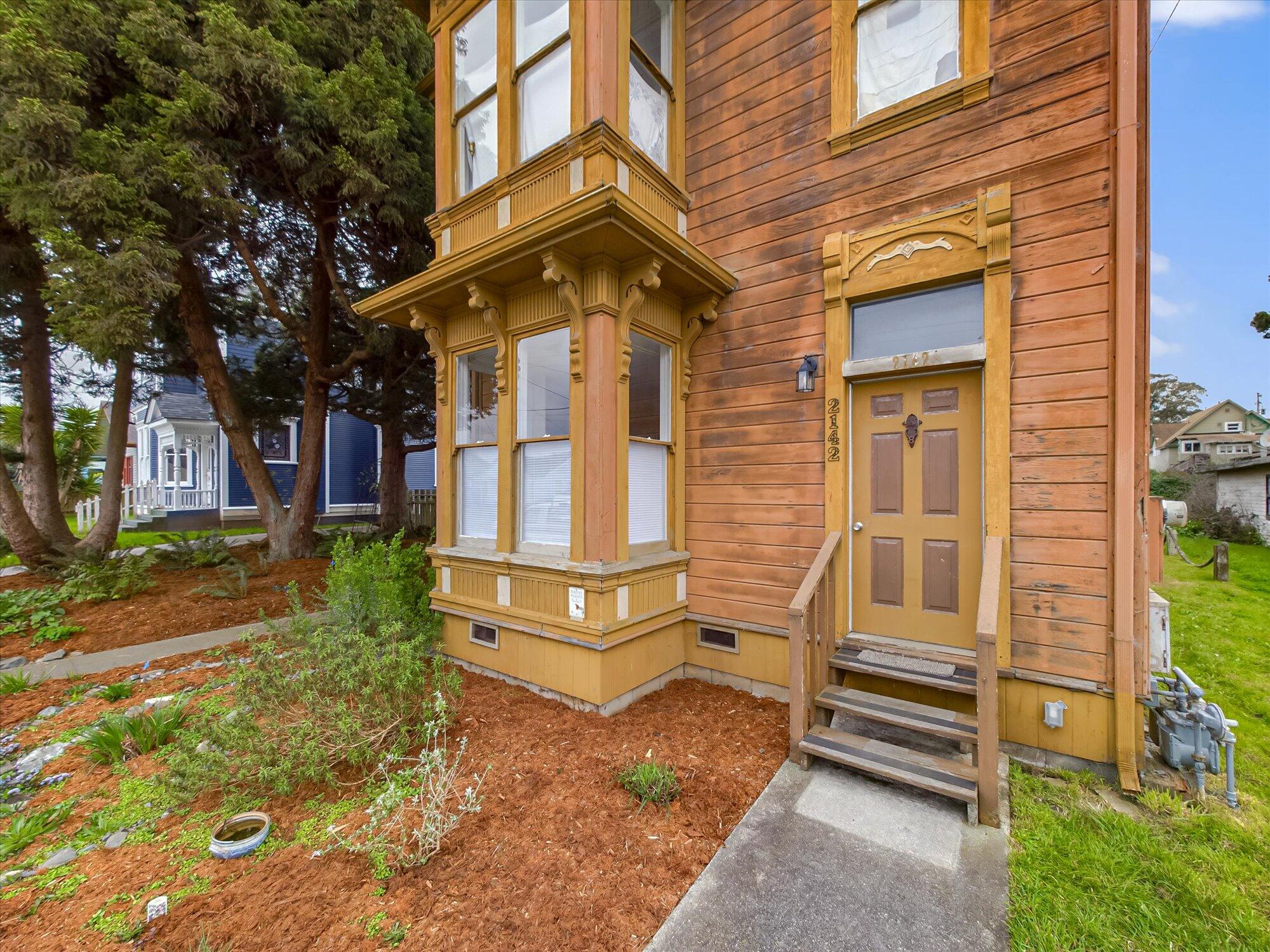 2142 Spring Street