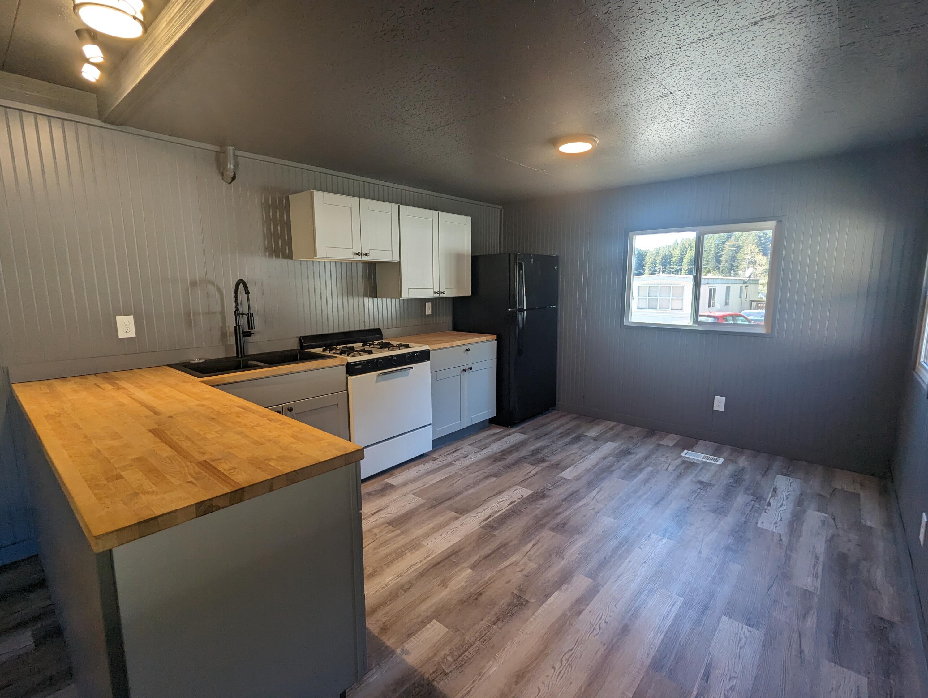 7660 Myrtle Space #16 Avenue, 16