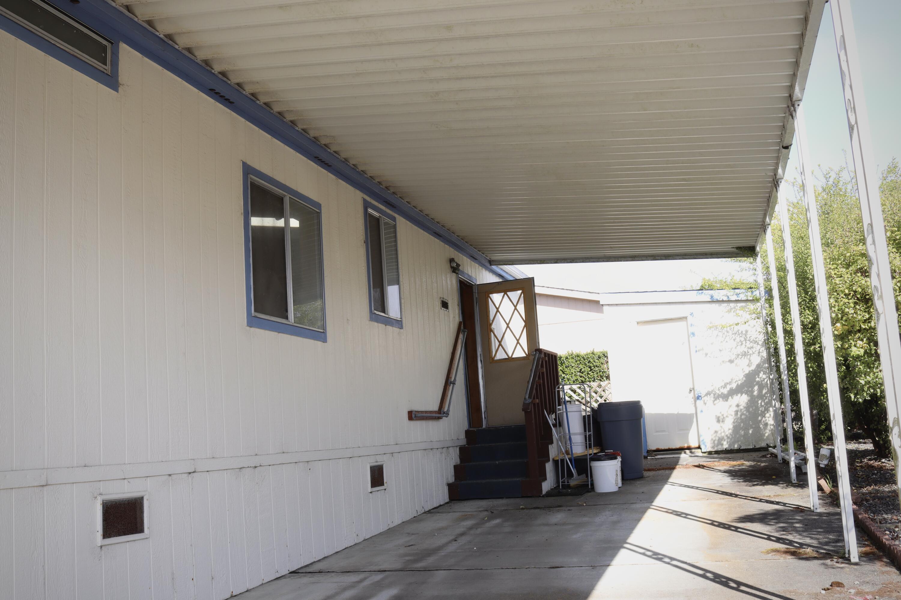 28 Sunshine Way, 28