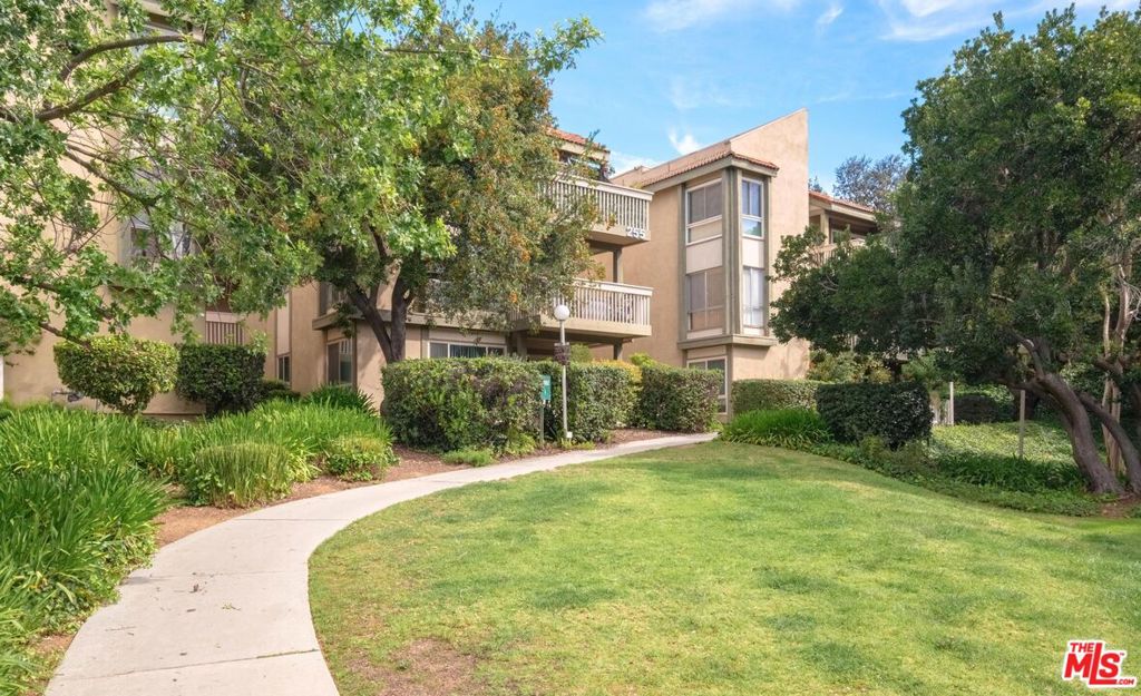 255 Sequoia Court 23