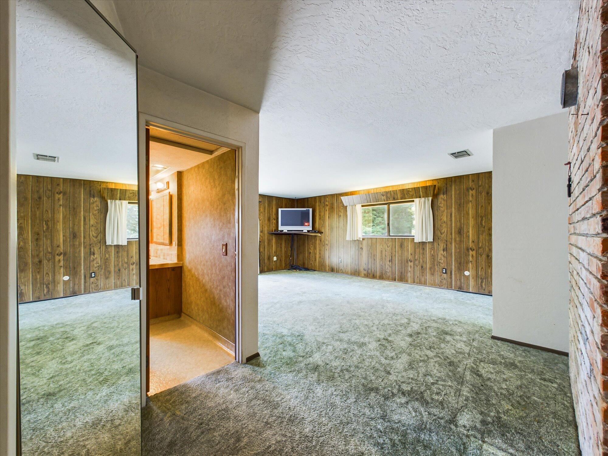 2913 Greenwood Heights Drive