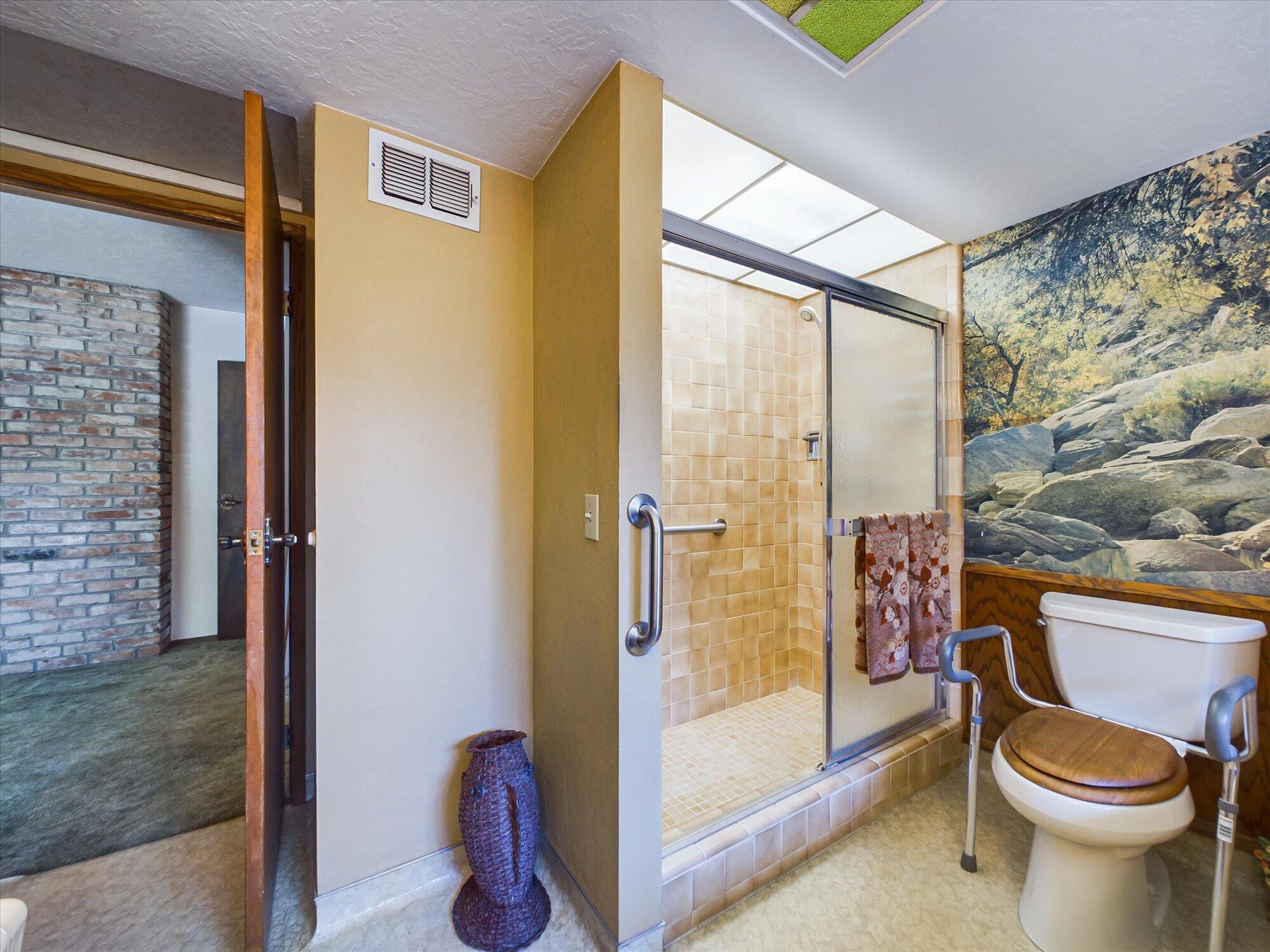 2913 Greenwood Heights Drive