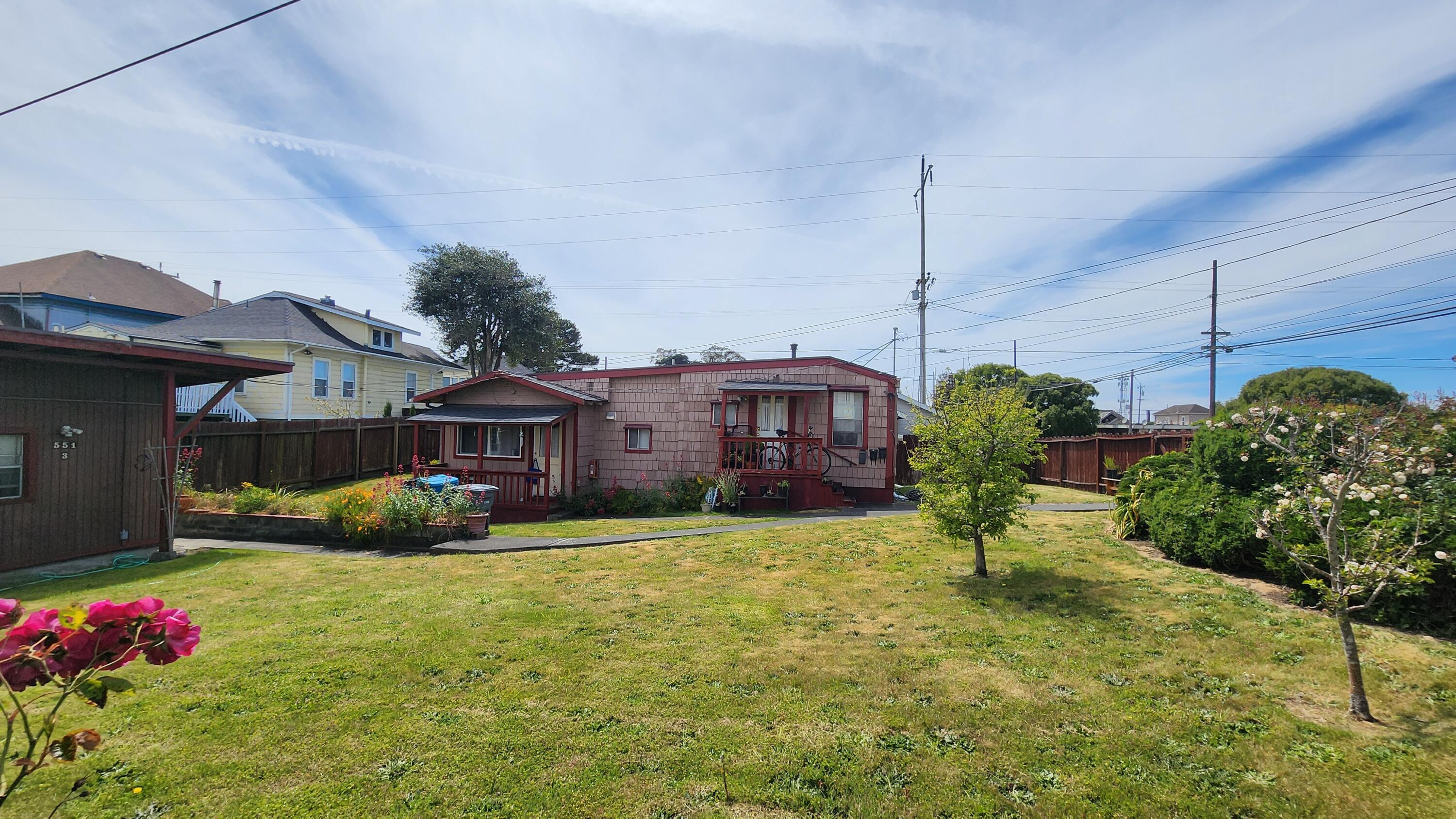 551 W Hawthorne Street