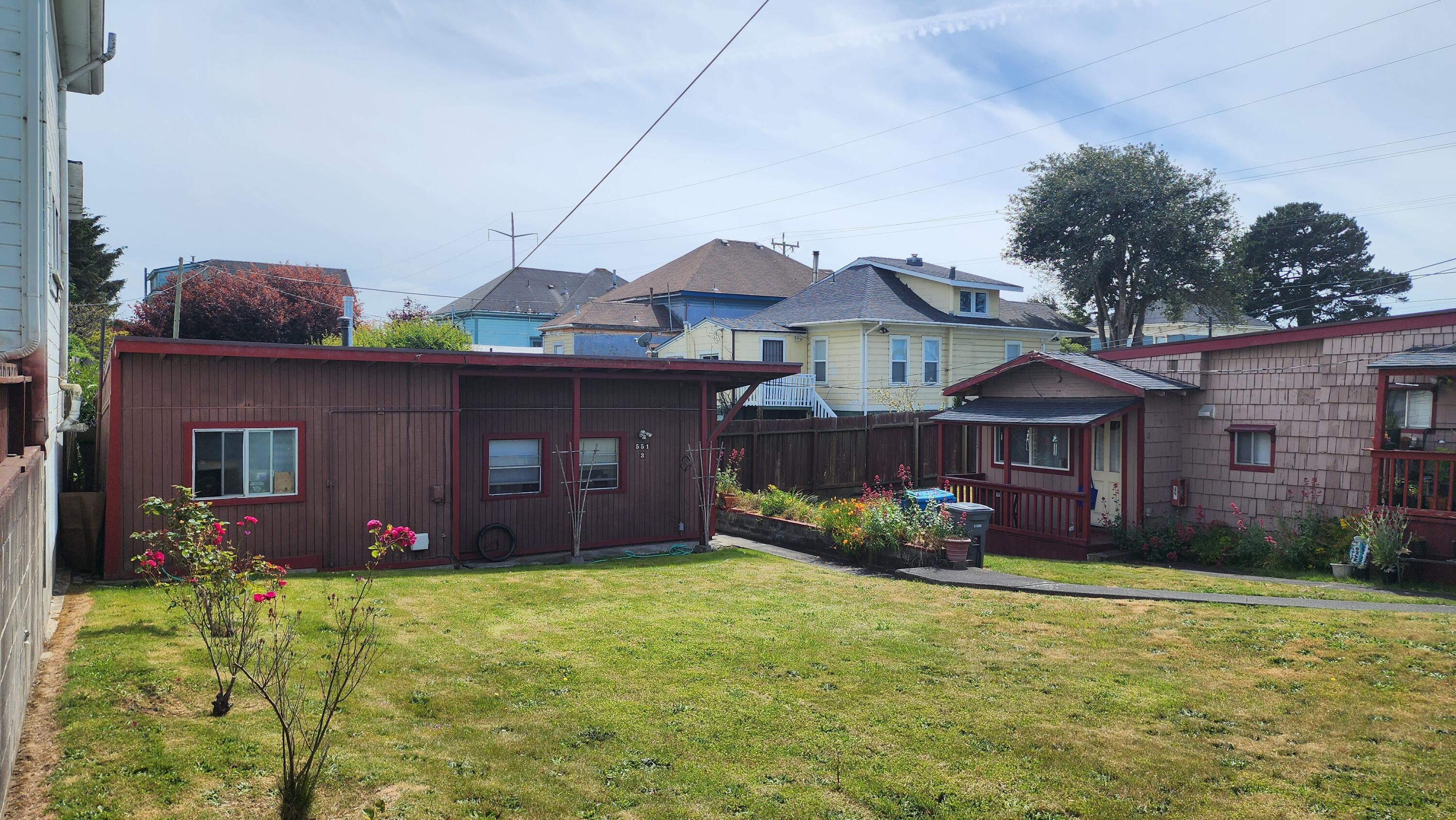 551 W Hawthorne Street