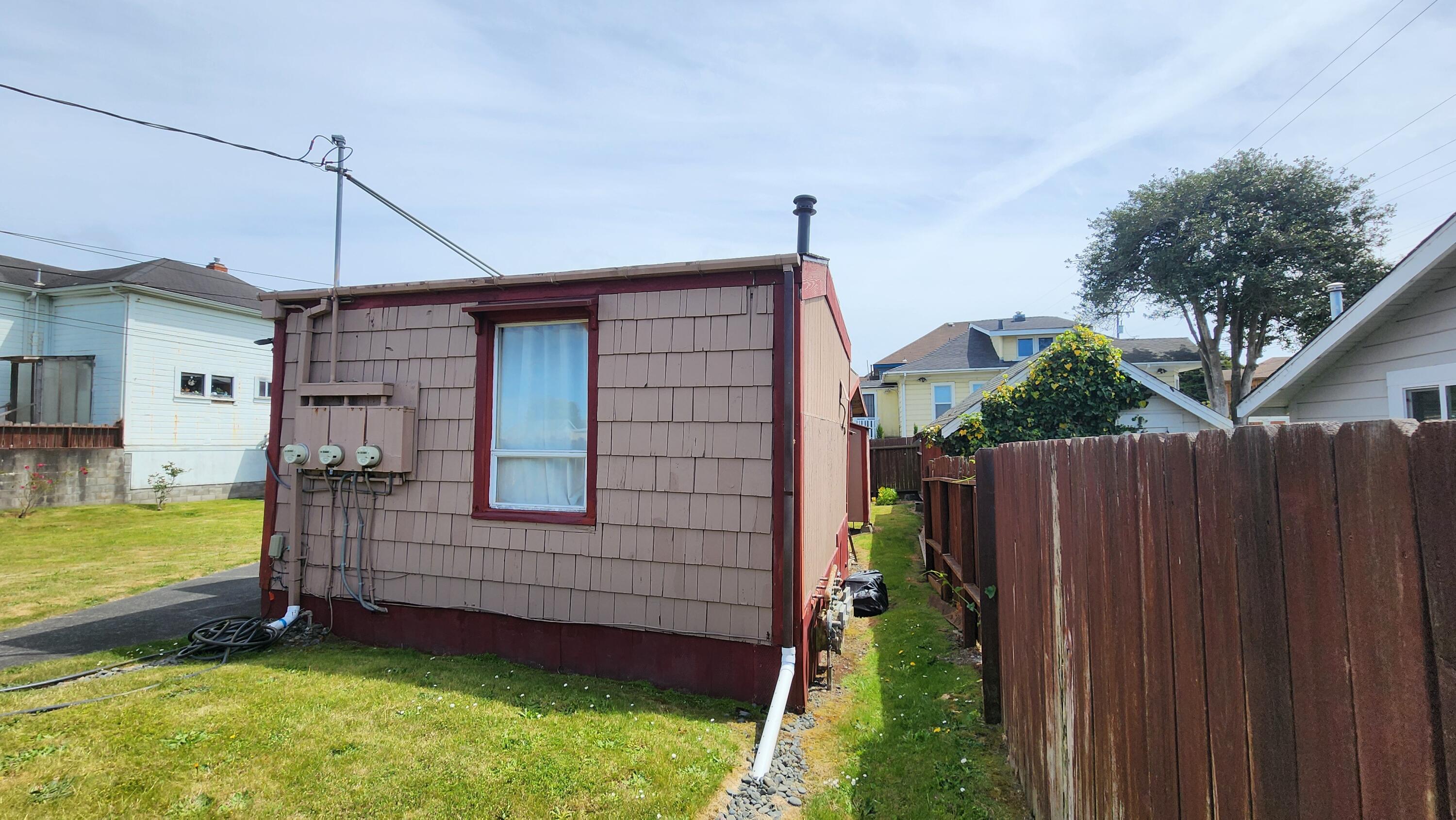 551 W Hawthorne Street
