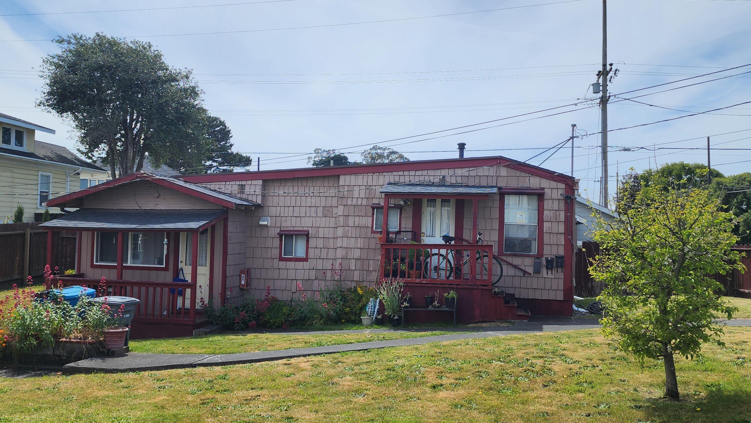 551 W Hawthorne Street