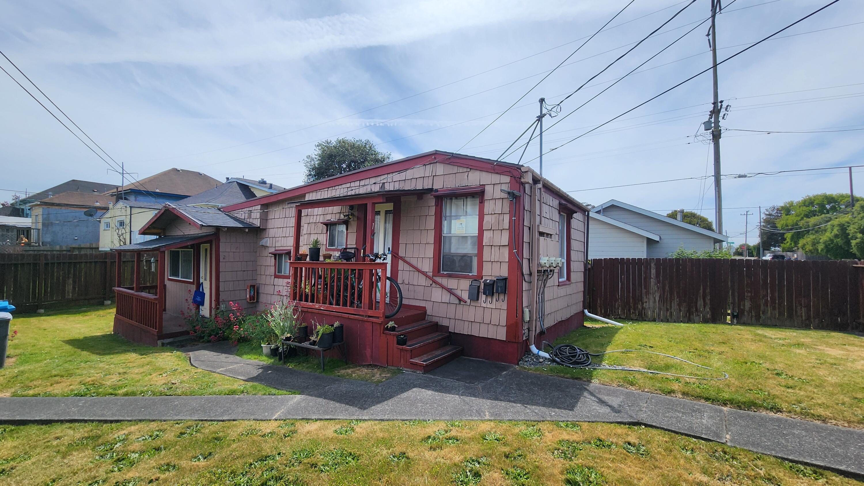 551 W Hawthorne Street