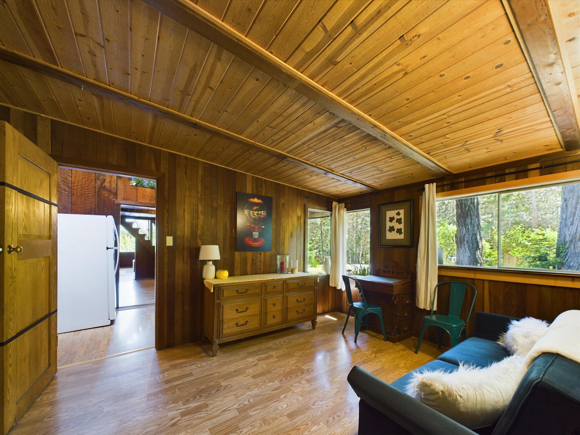 3525 Thomas Road
