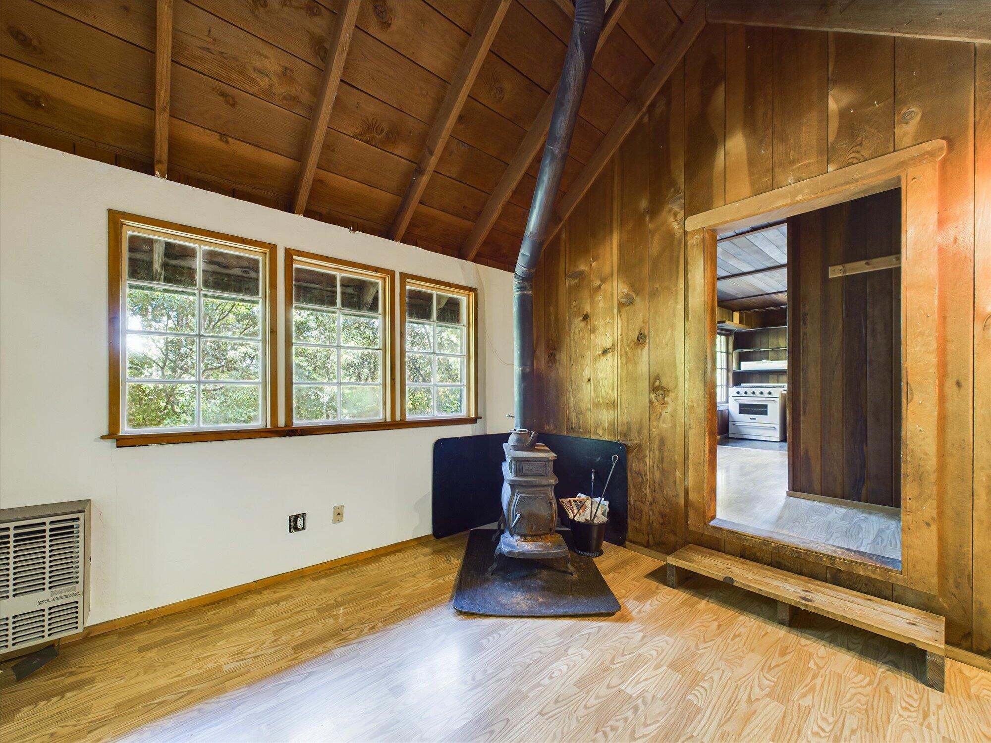 3525 Thomas Road