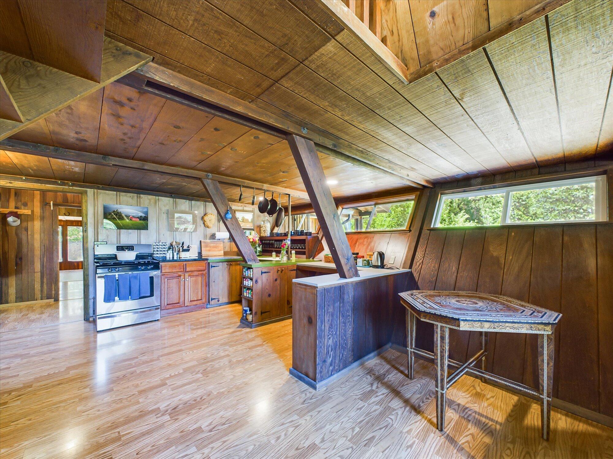 3525 Thomas Road