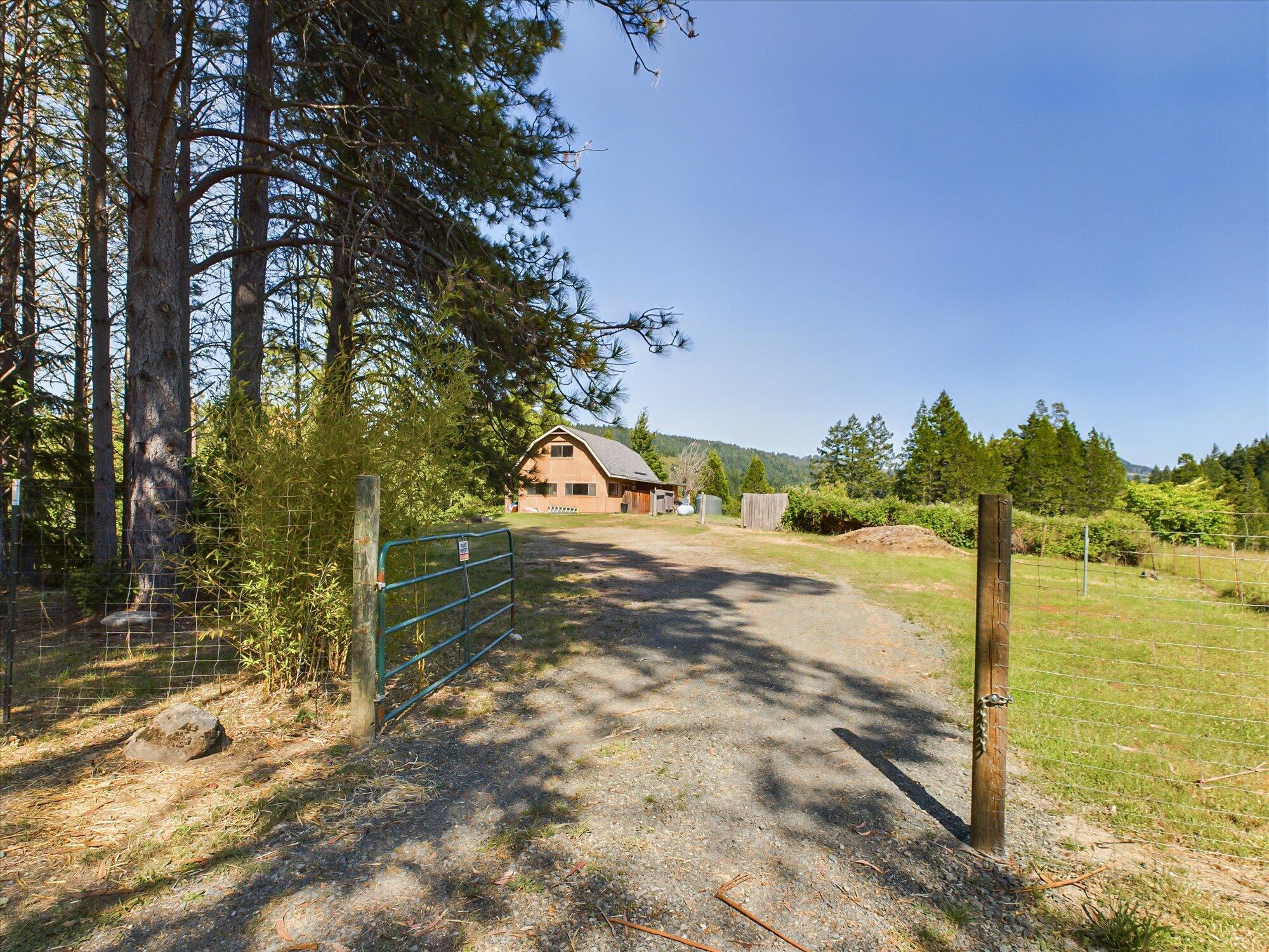 3525 Thomas Road