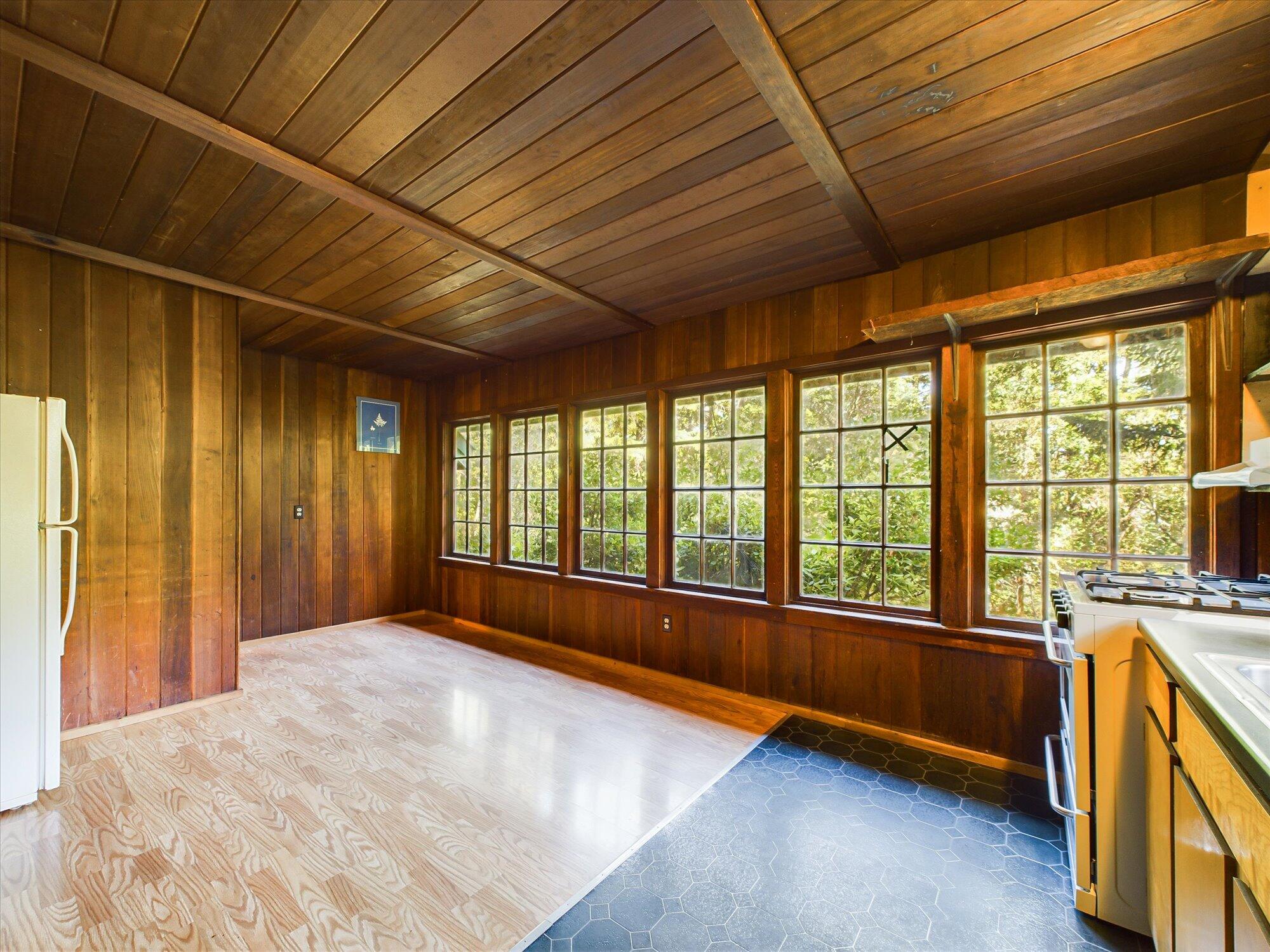 3525 Thomas Road