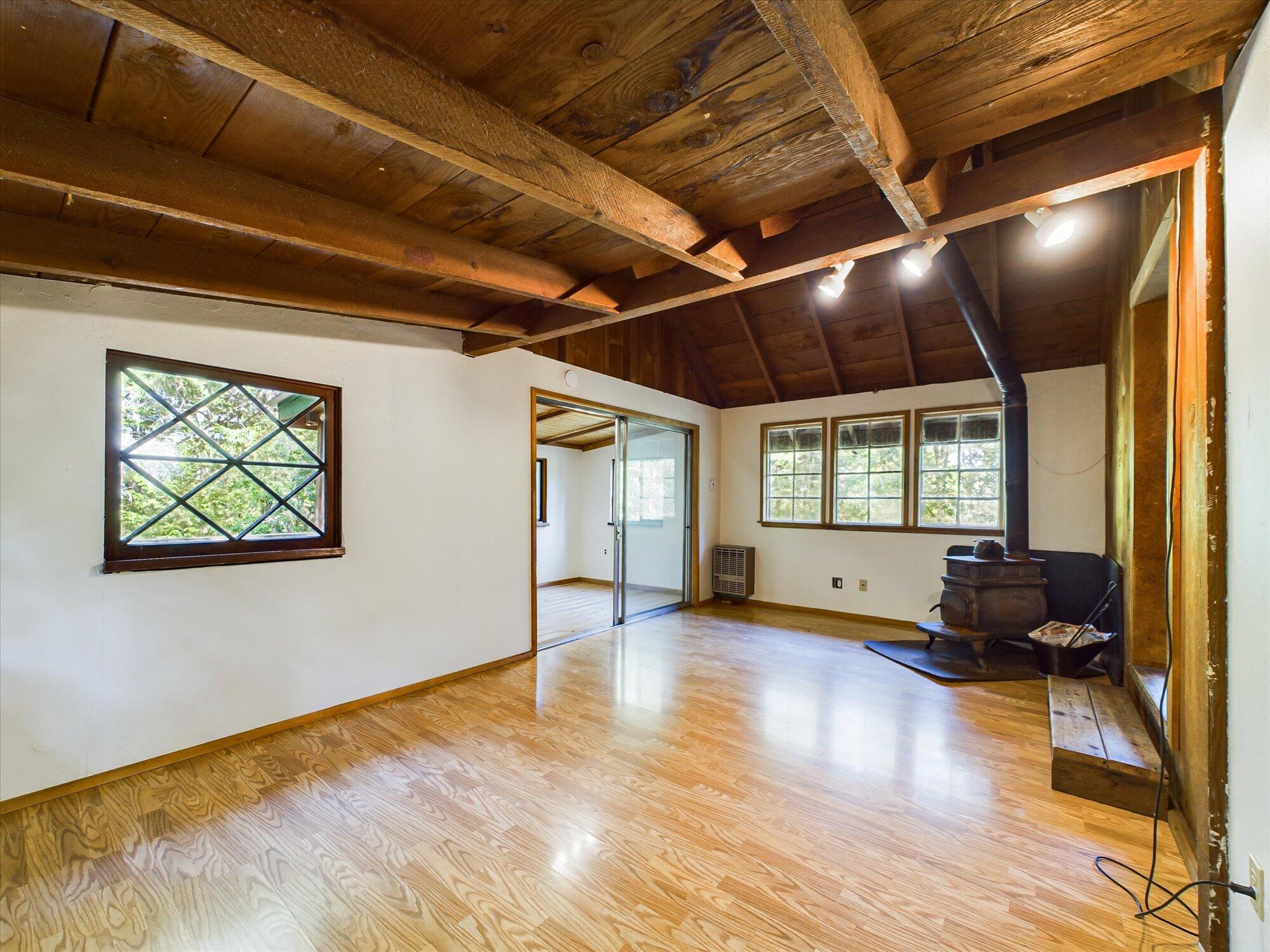 3525 Thomas Road