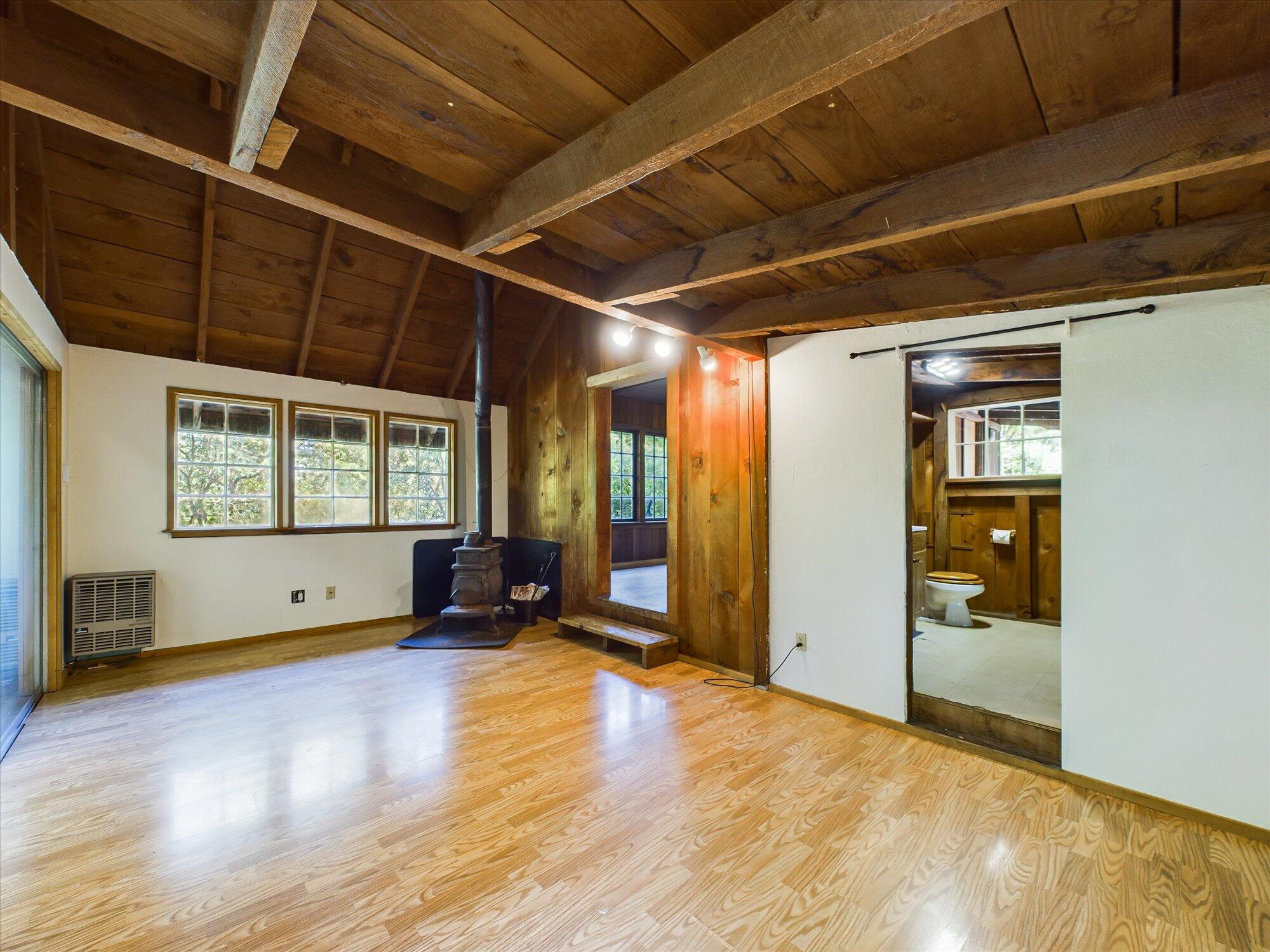 3525 Thomas Road