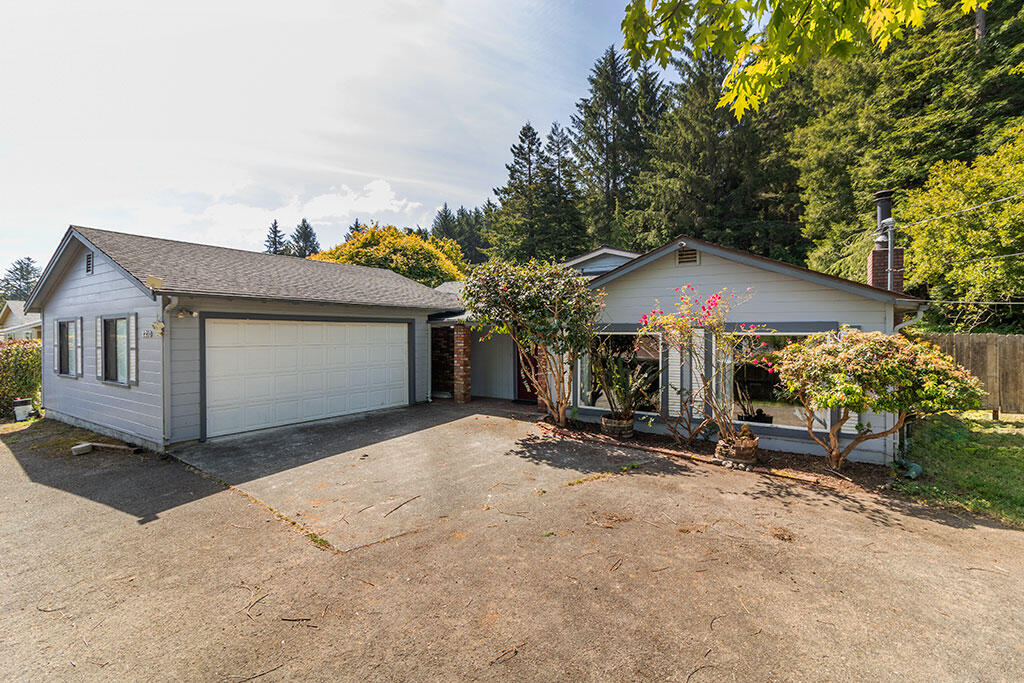 2210 Cochran Road, McKinleyville