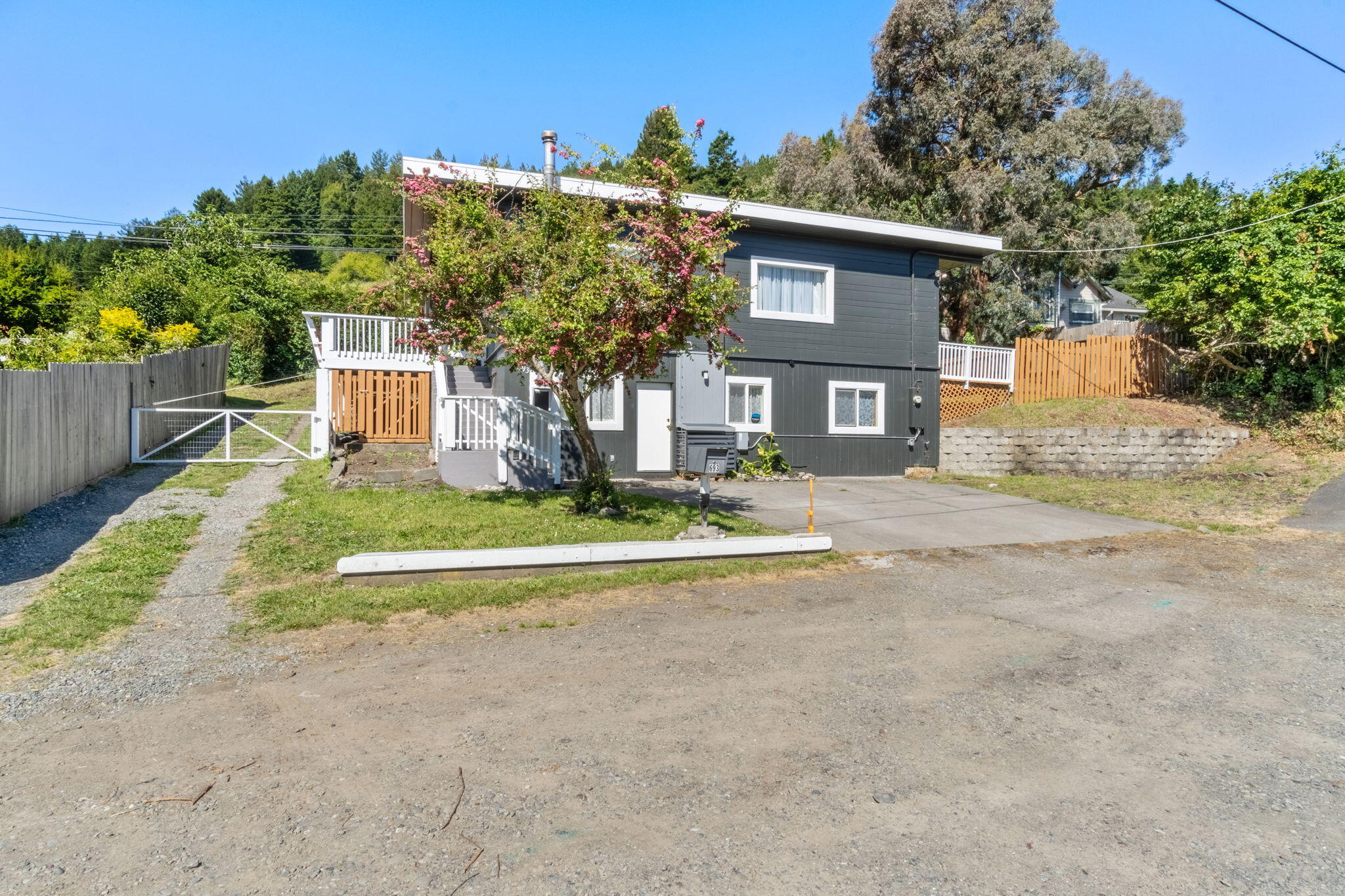693 Side Street