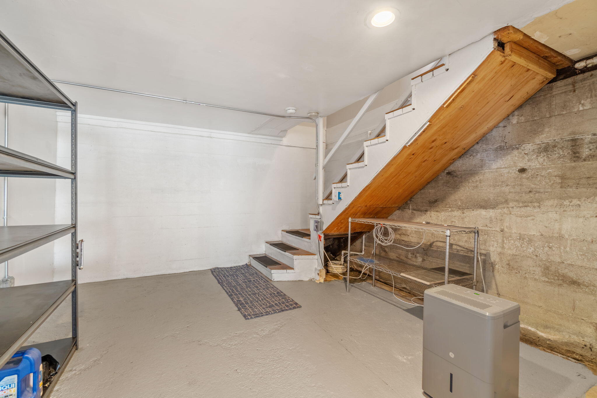 693 Side Street