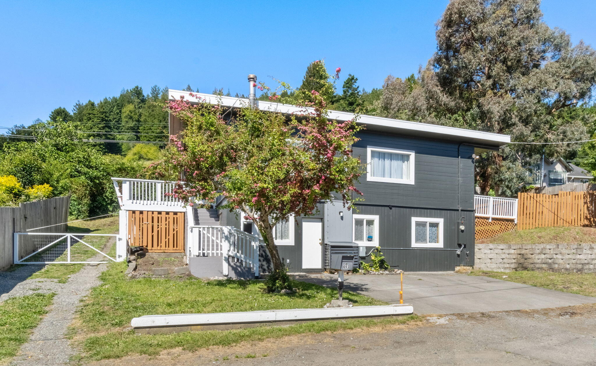 693 Side Street