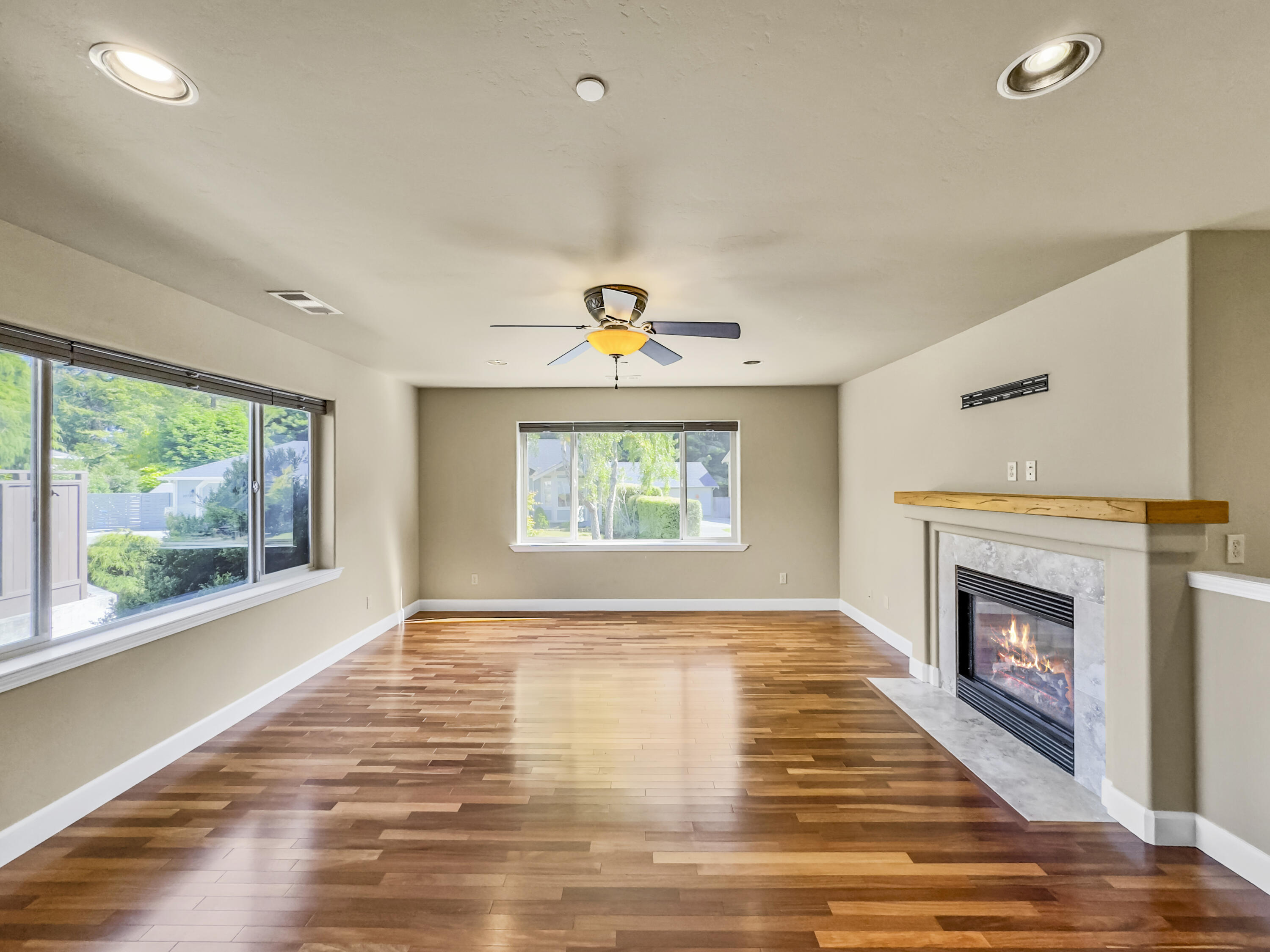 2067 Jeffrey Lane