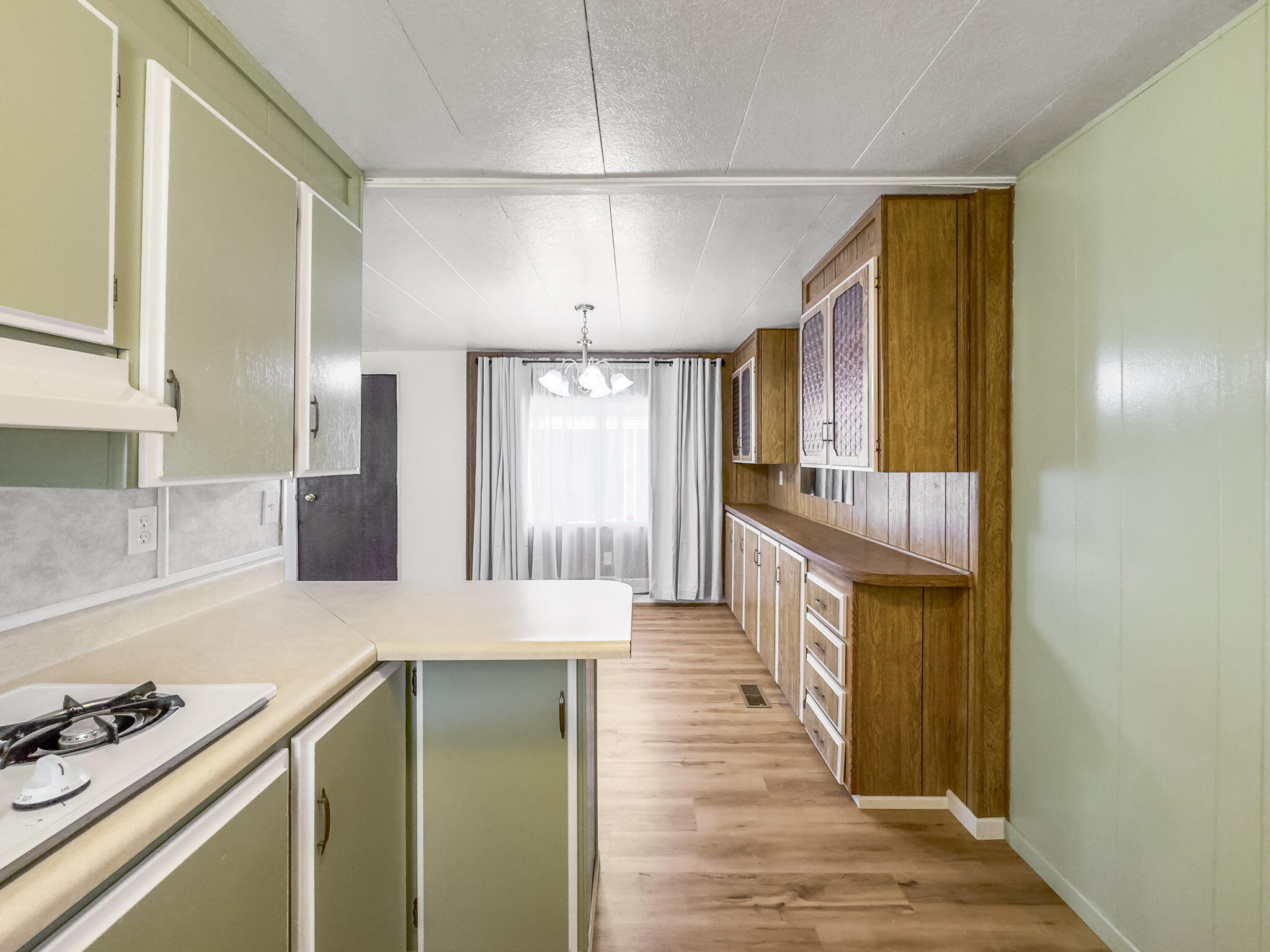719 Centerville Road, 9