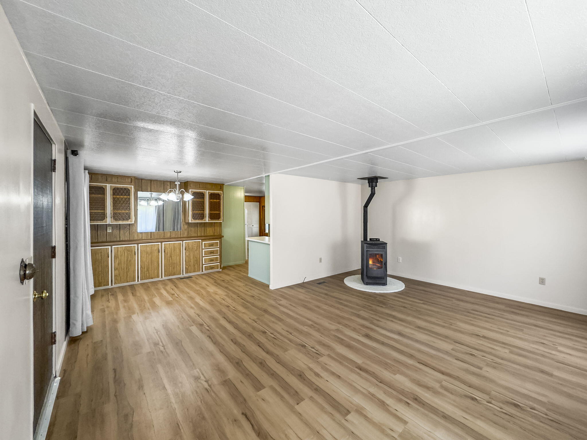 719 Centerville Road, 9