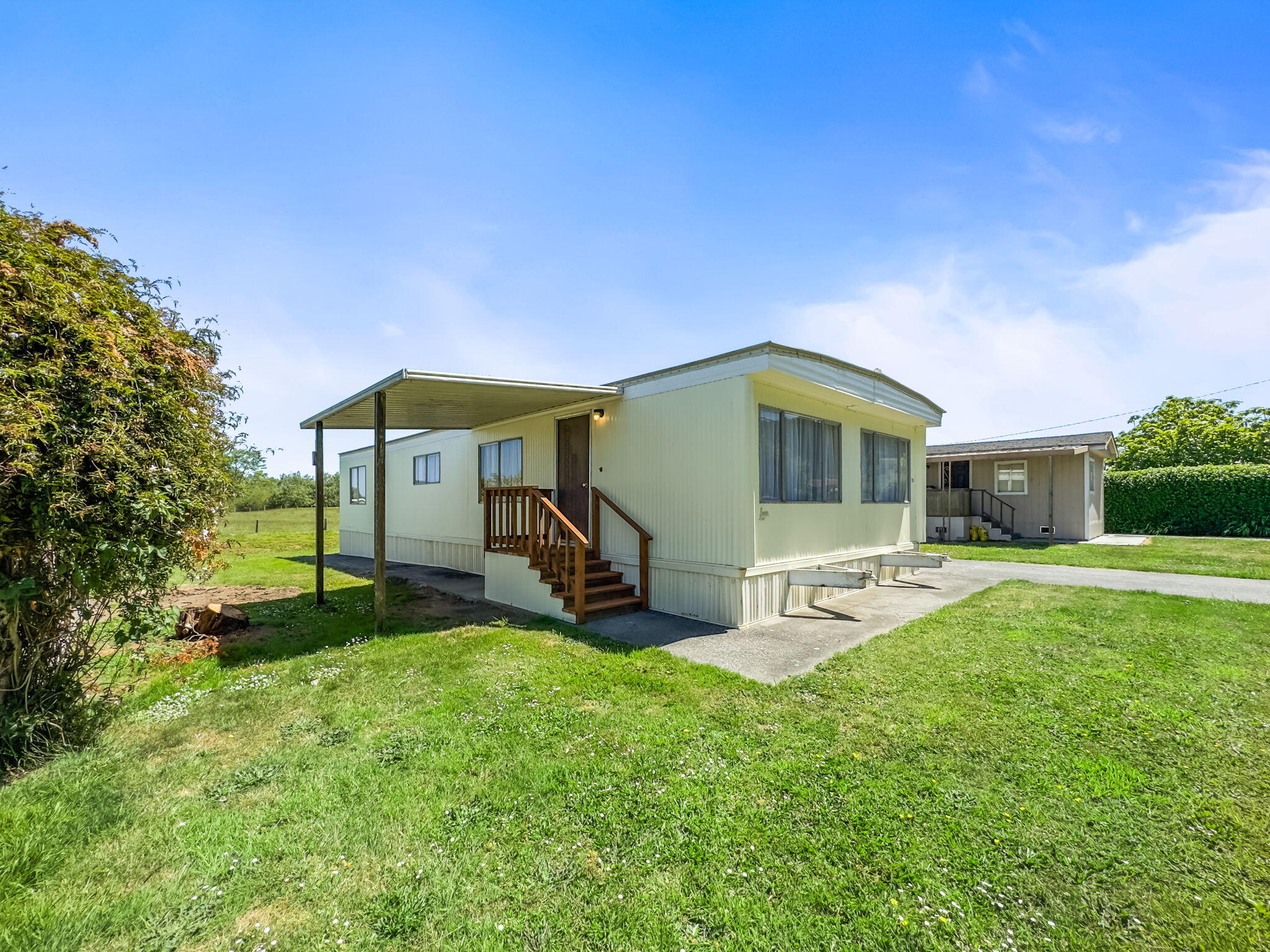 719 Centerville Road, 9