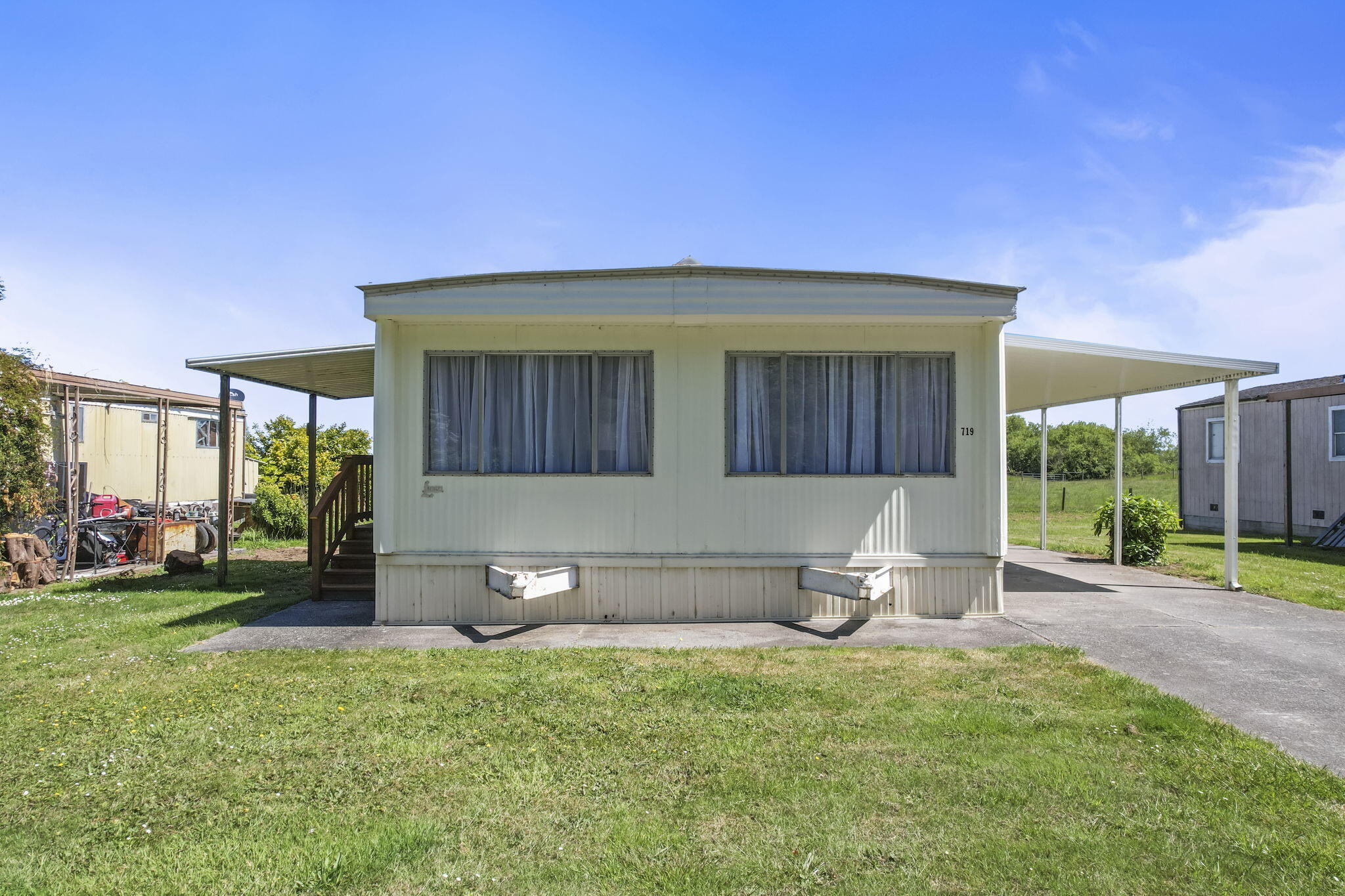 719 Centerville Road, 9