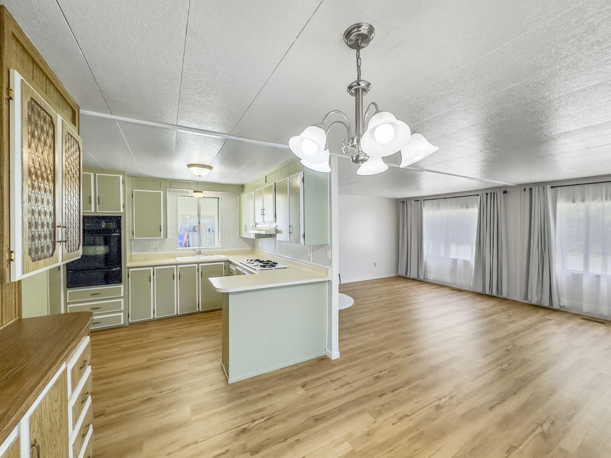719 Centerville Road, 9