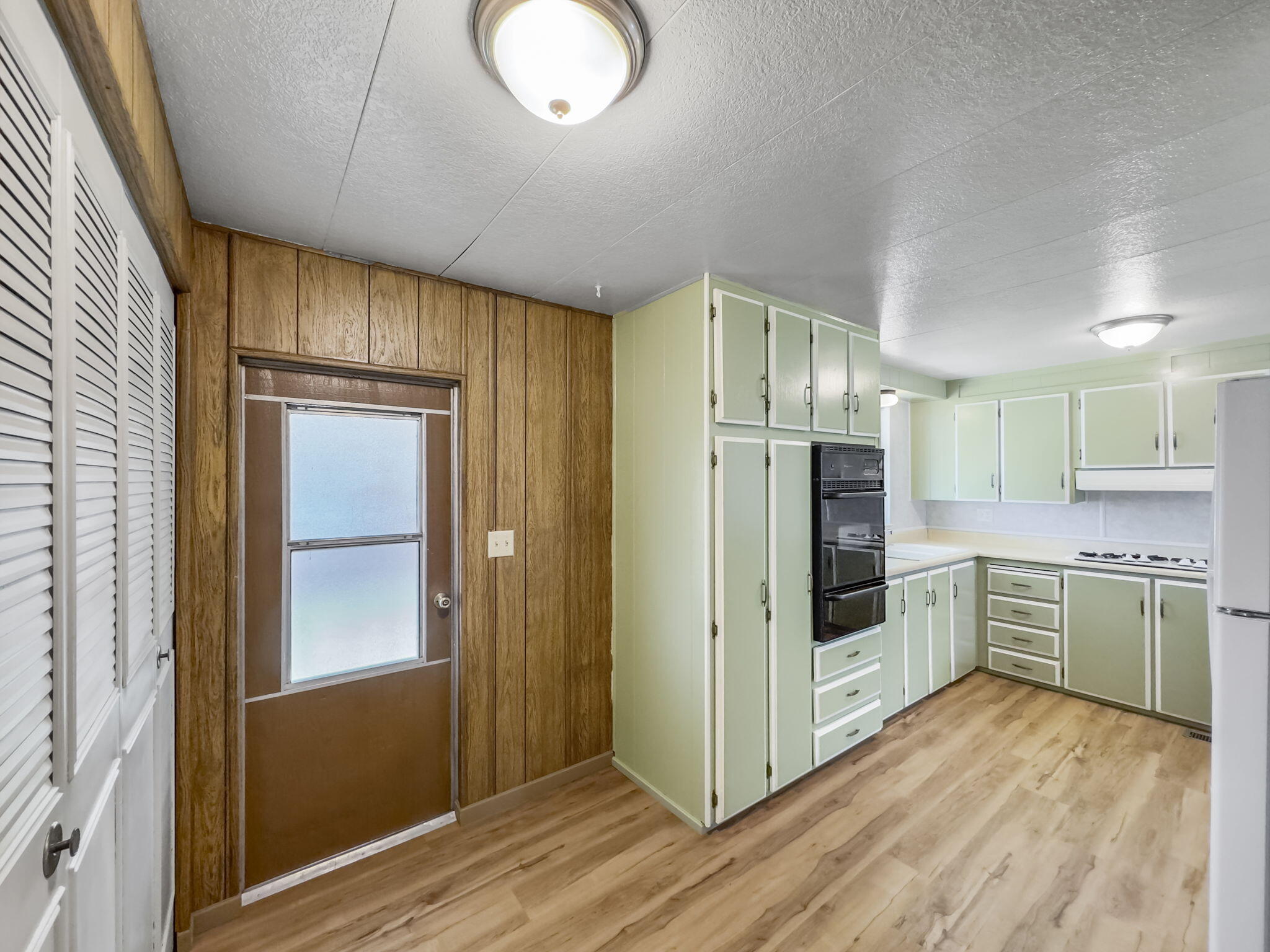 719 Centerville Road, 9