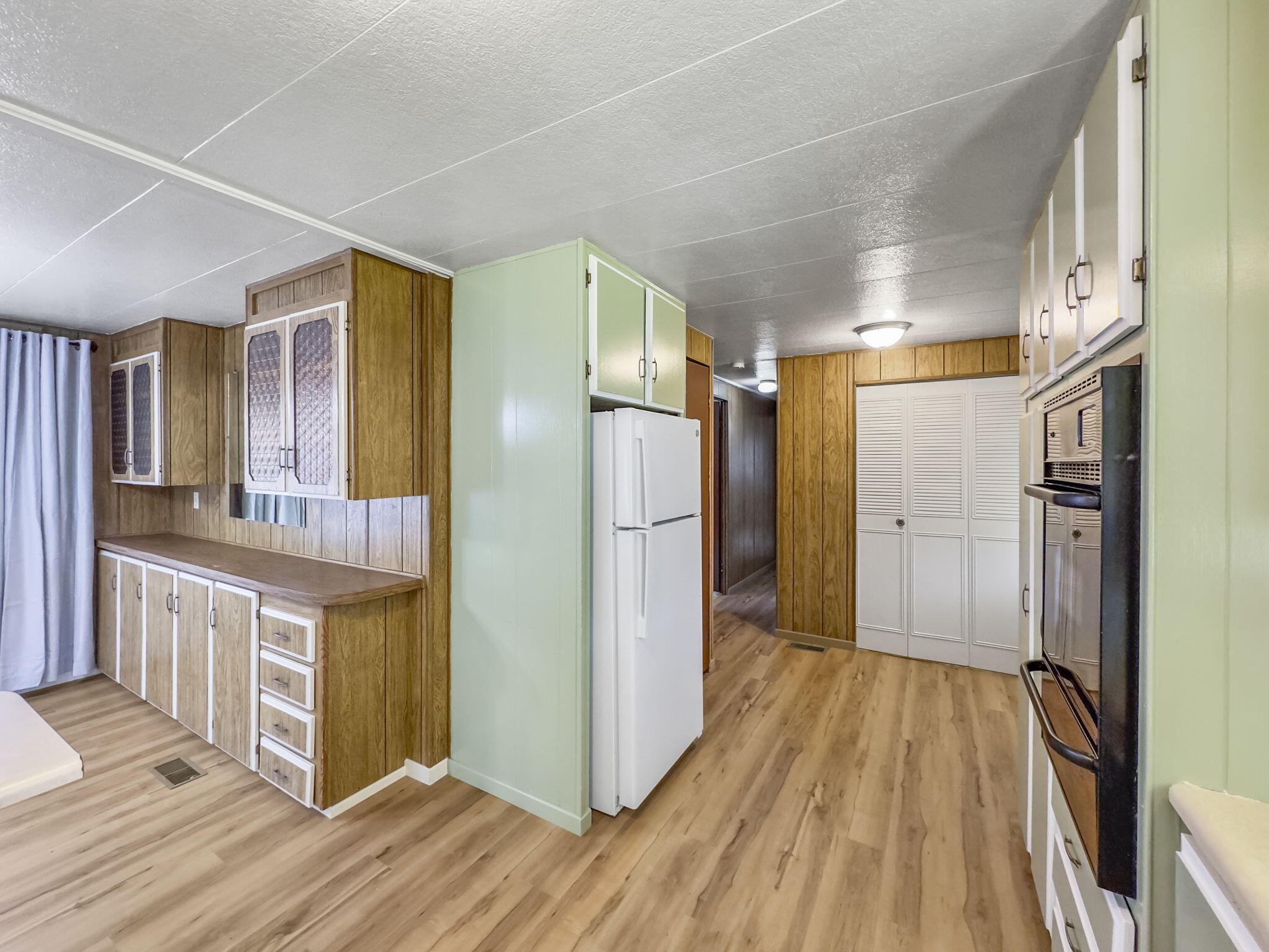 719 Centerville Road, 9