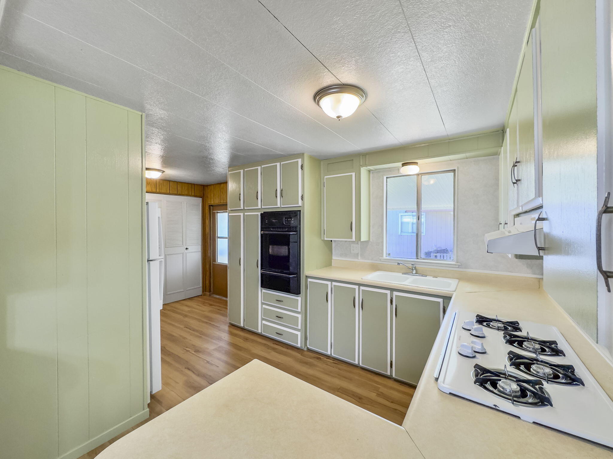 719 Centerville Road, 9