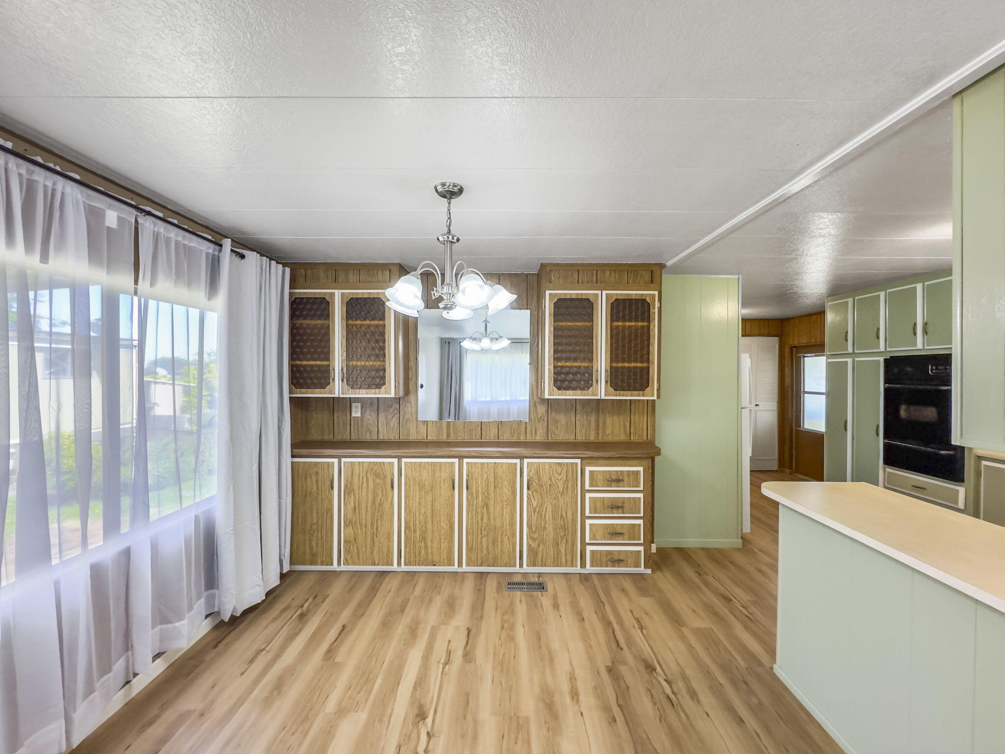 719 Centerville Road, 9