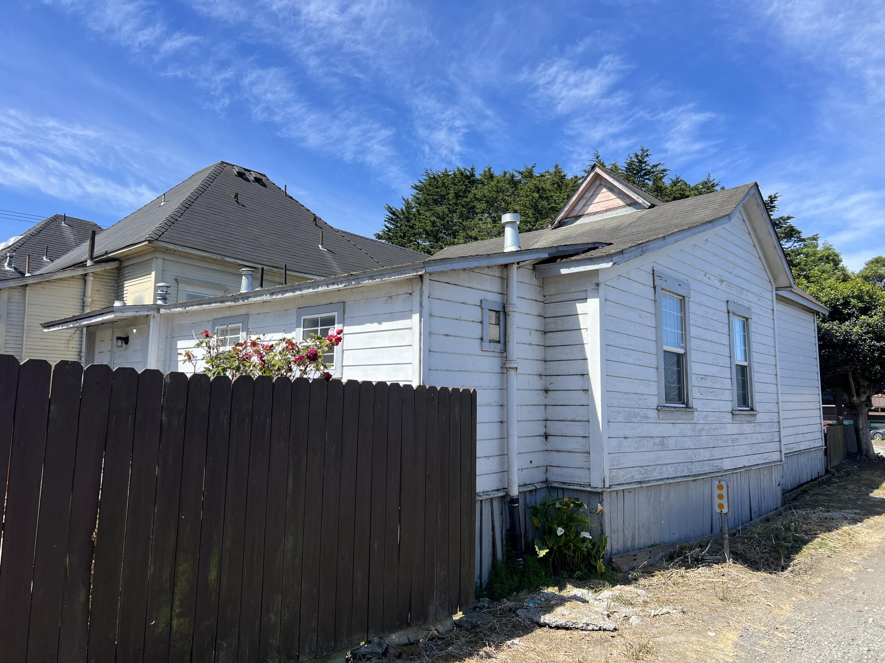 1823 Fairfield Street