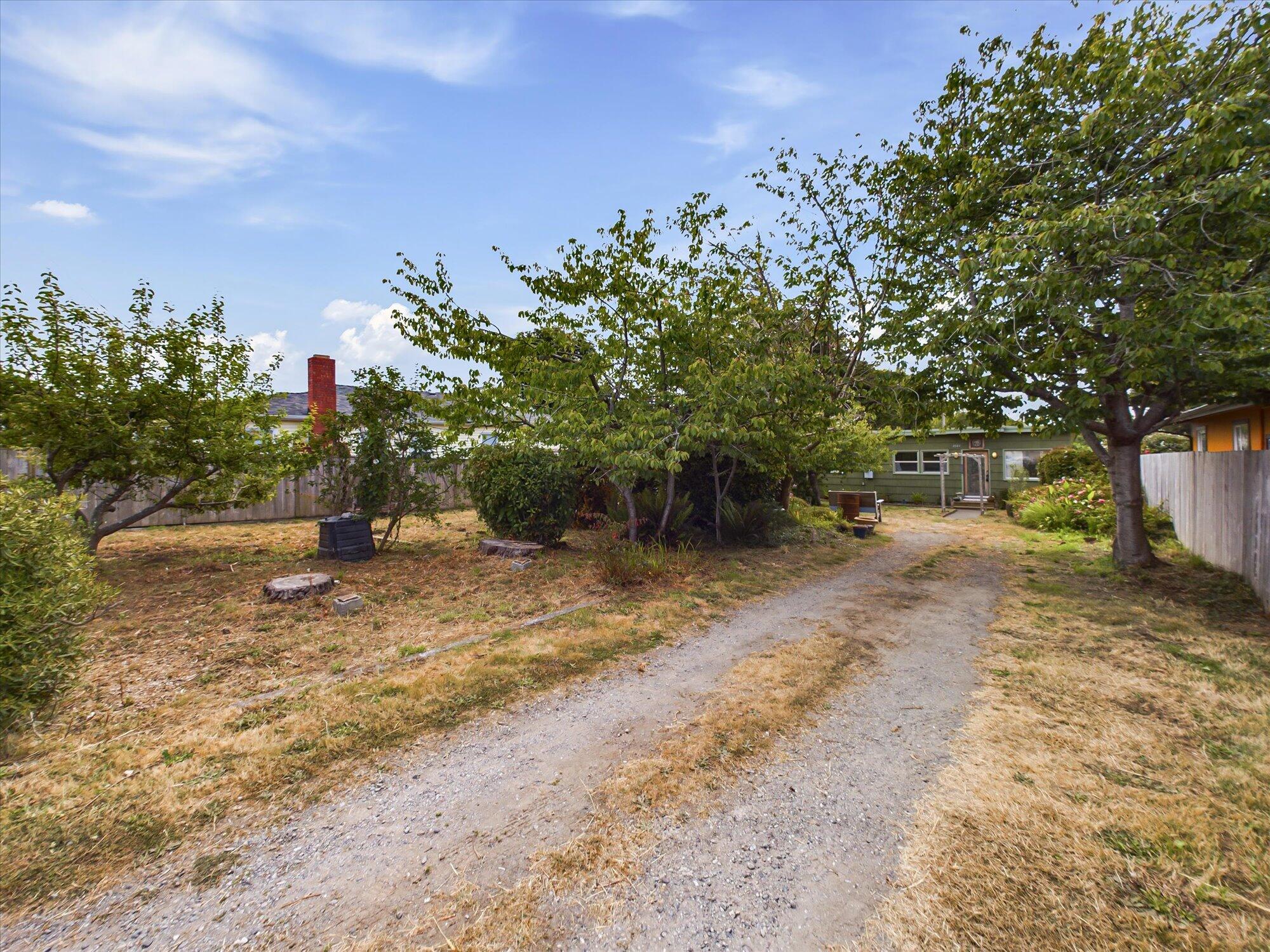4044 Little Fairfield Street