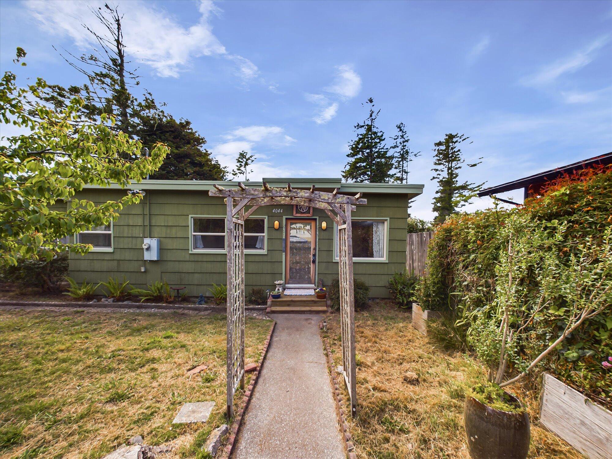 4044 Little Fairfield Street