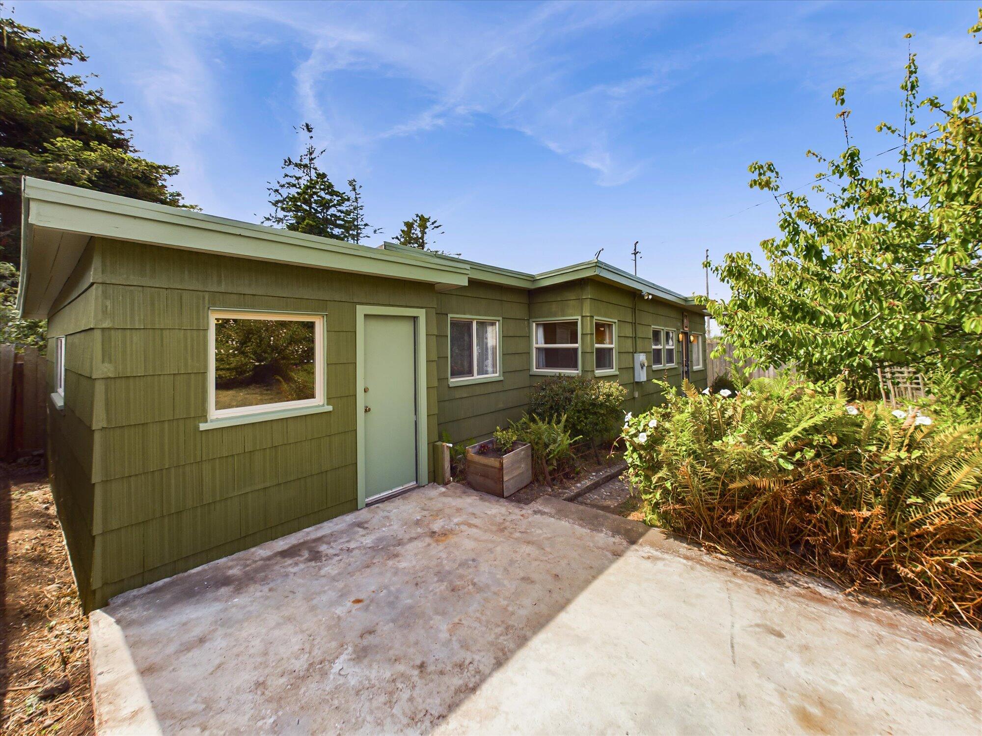 4044 Little Fairfield Street