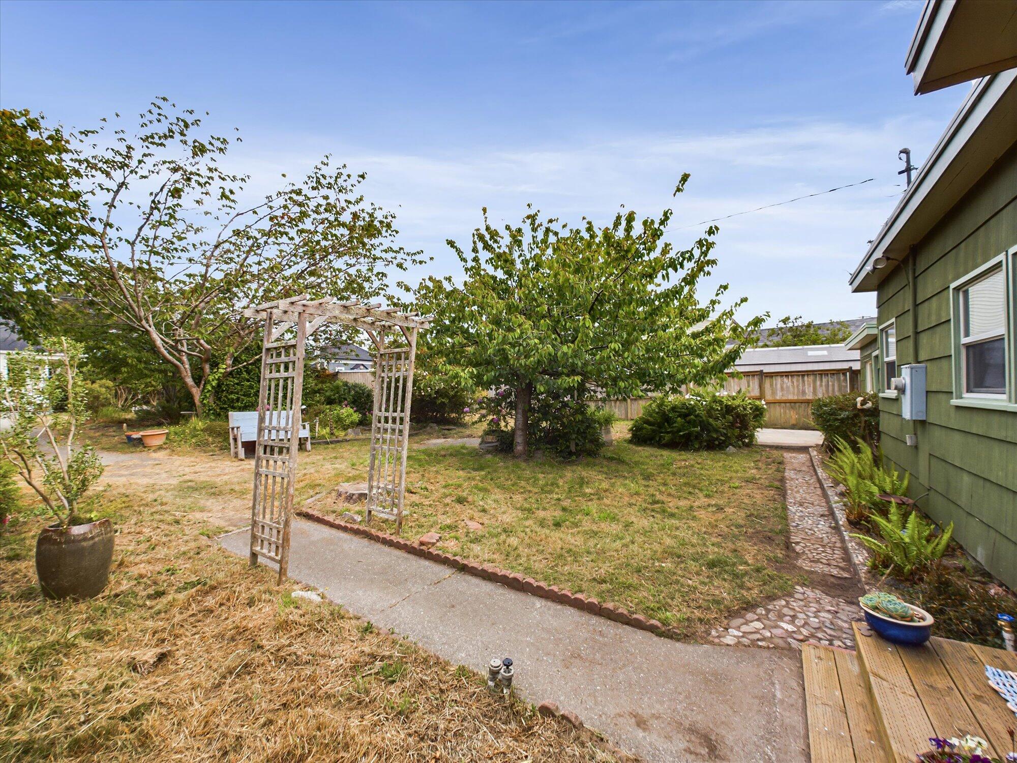 4044 Little Fairfield Street