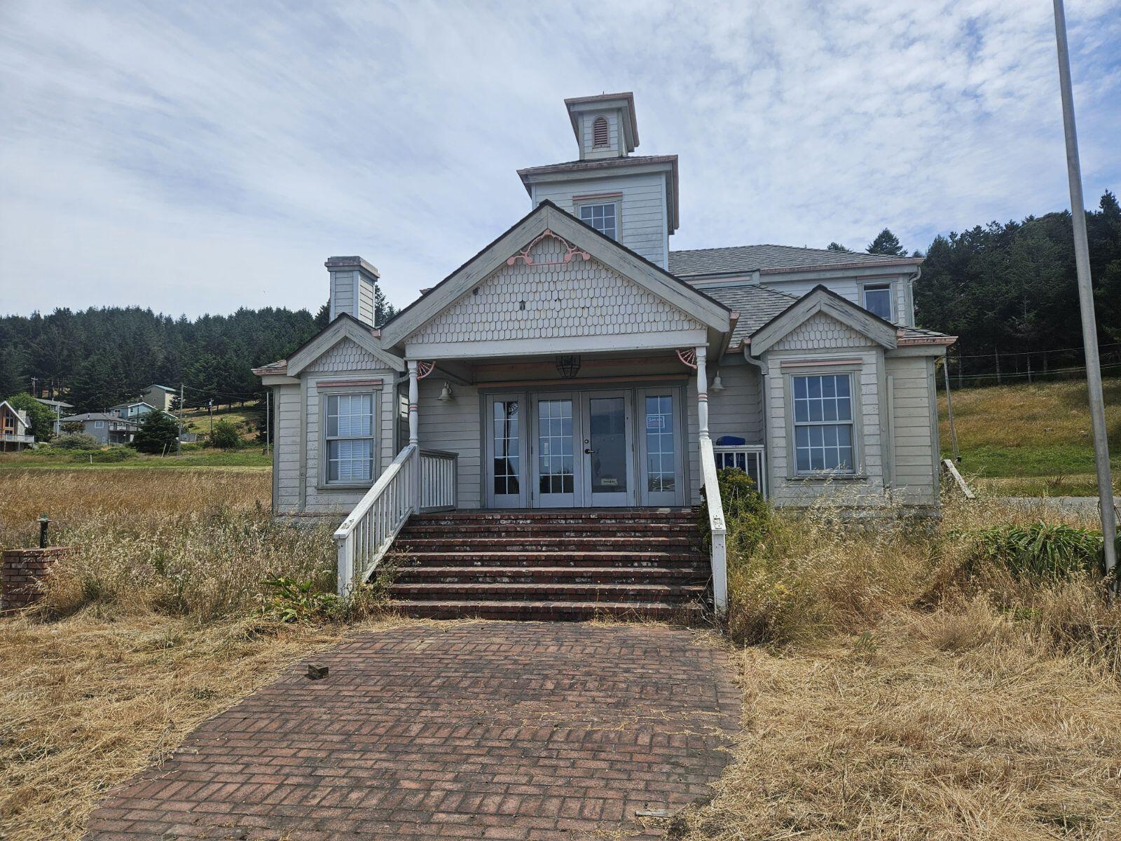 1580 Upper Pacific Drive