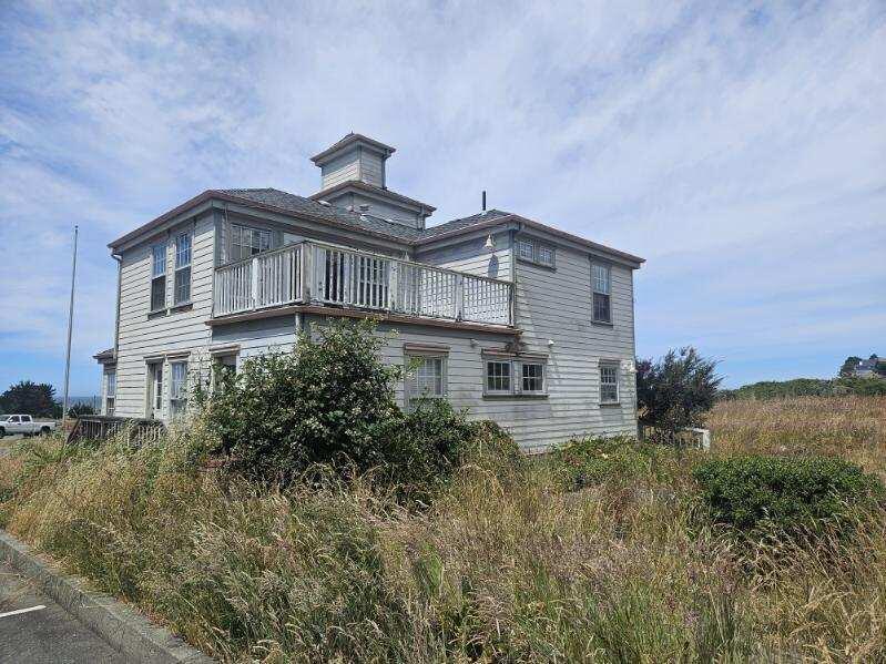 1580 Upper Pacific Drive