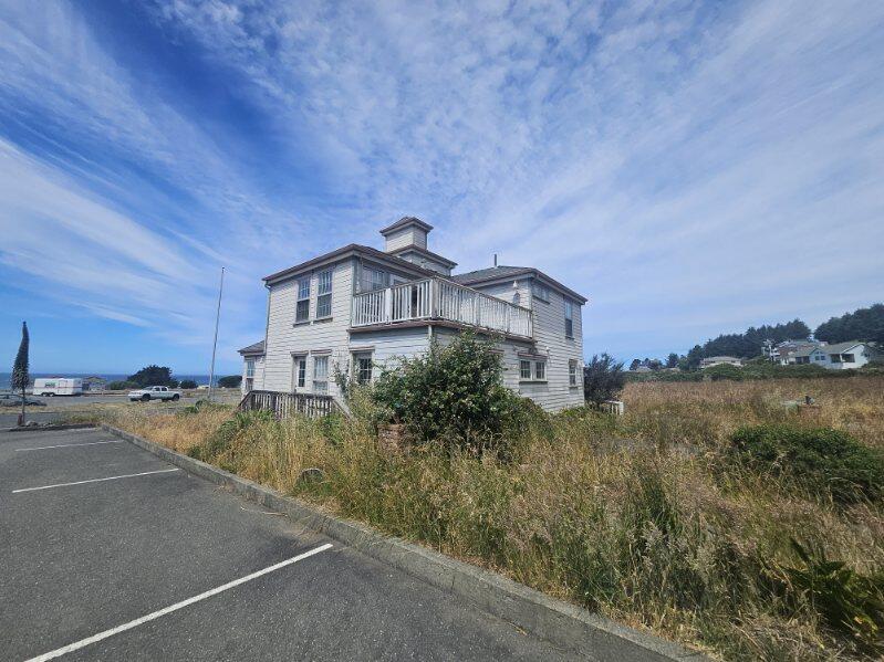 1580 Upper Pacific Drive