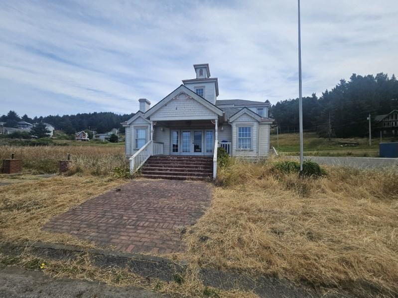 1580 Upper Pacific Drive