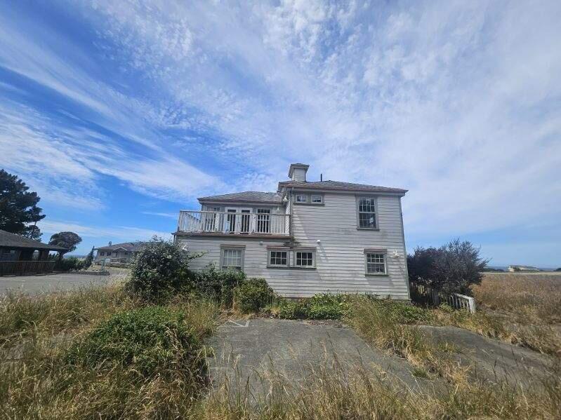 1580 Upper Pacific Drive