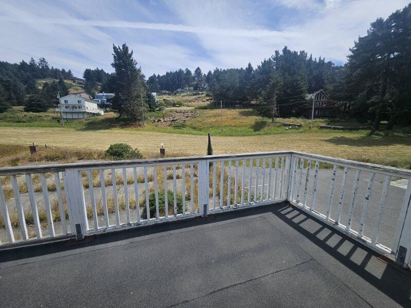 1580 Upper Pacific Drive